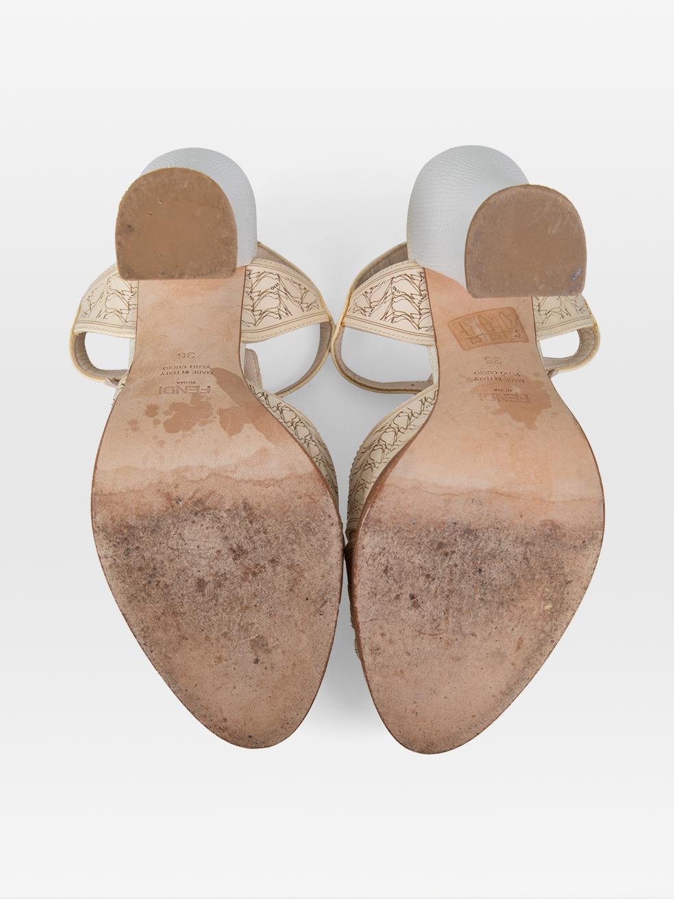 Fendi Beige & Weiß High Heel Sandalen Größe IT 36 Damen im Angebot