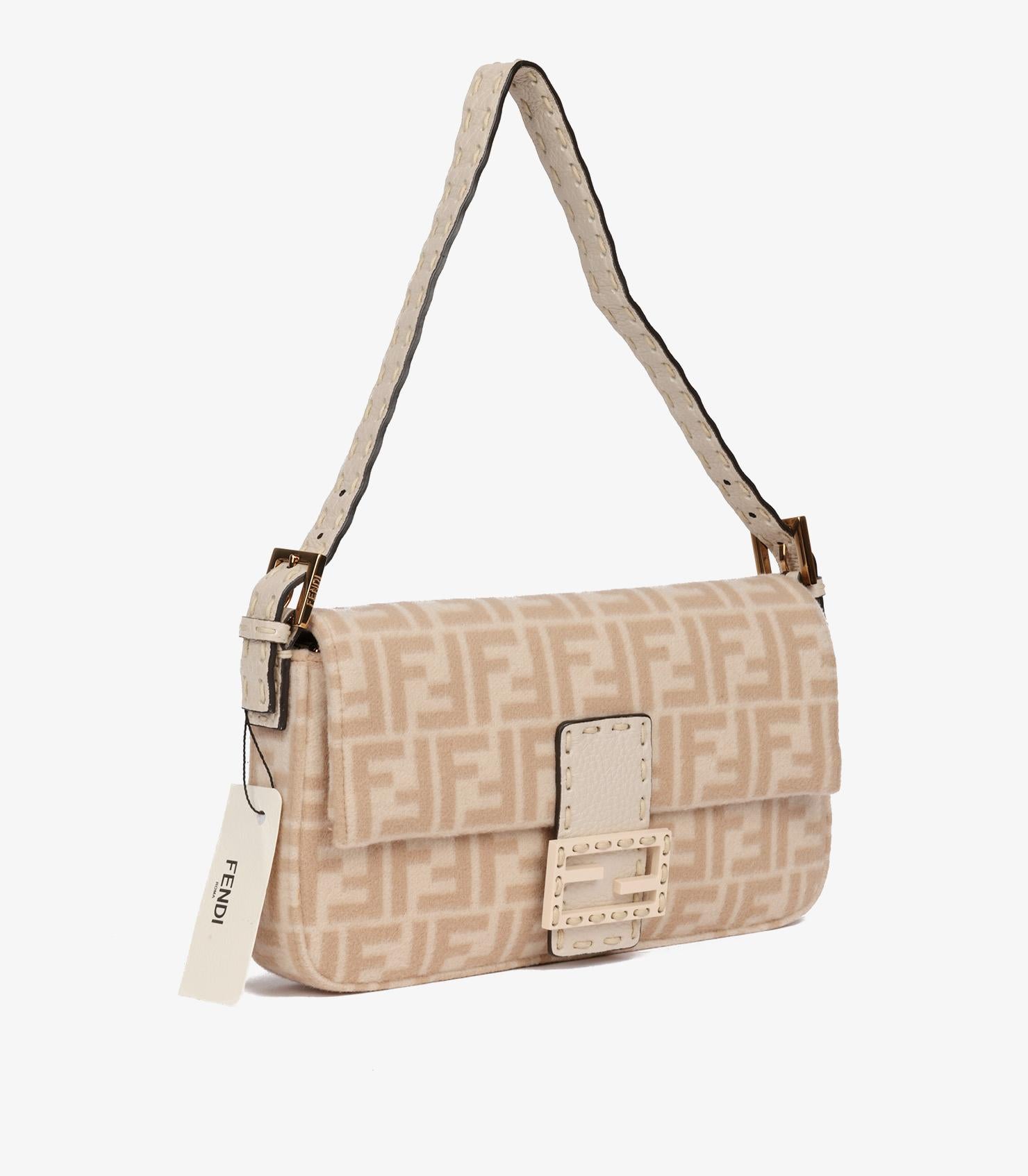 Fendi Beige Wool & Cream Calfskin Leather Baguette Shoulder Bag en Excelente estado para la venta en Bishop's Stortford, Hertfordshire