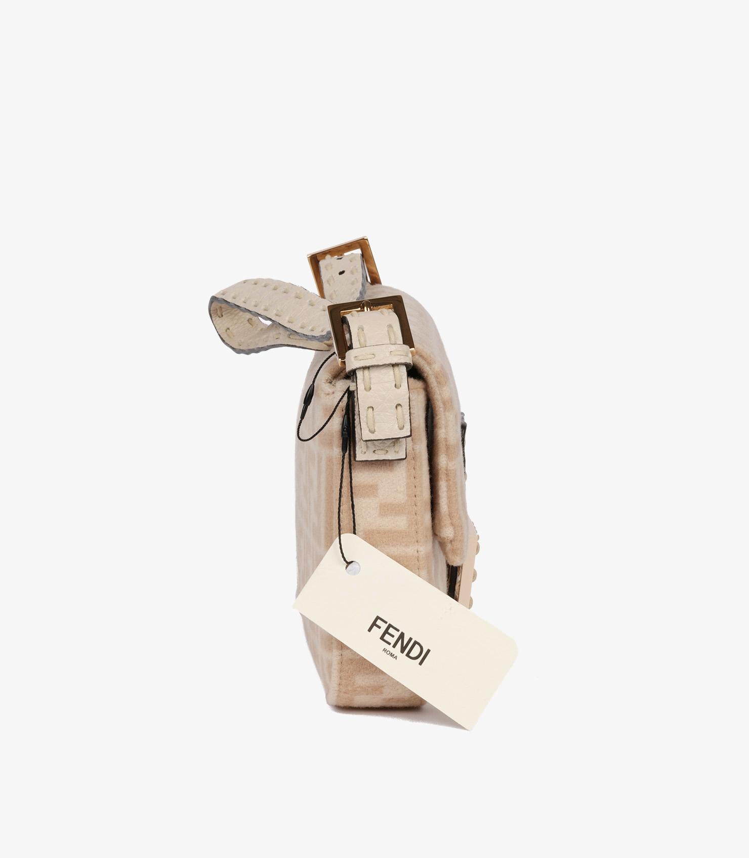 Femenino o masculino Fendi Beige Wool & Cream Calfskin Leather Baguette Shoulder Bag en venta