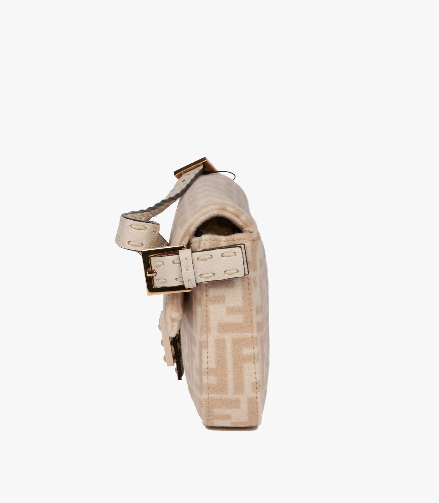 Fendi Beige Wool & Cream Calfskin Leather Baguette Shoulder Bag en venta 1