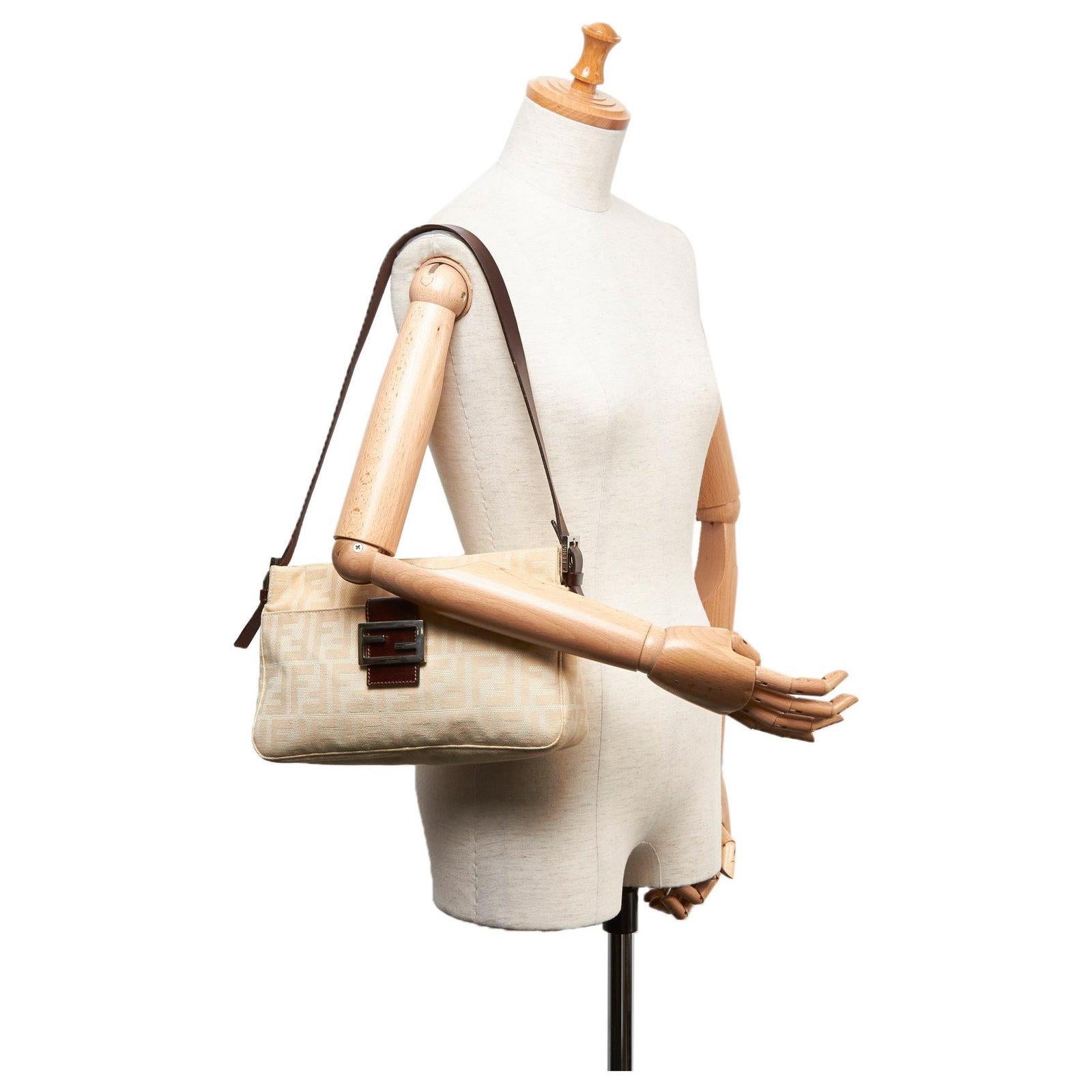 Bolso de hombro de lona Zucca FF beige de Fendi en venta 3