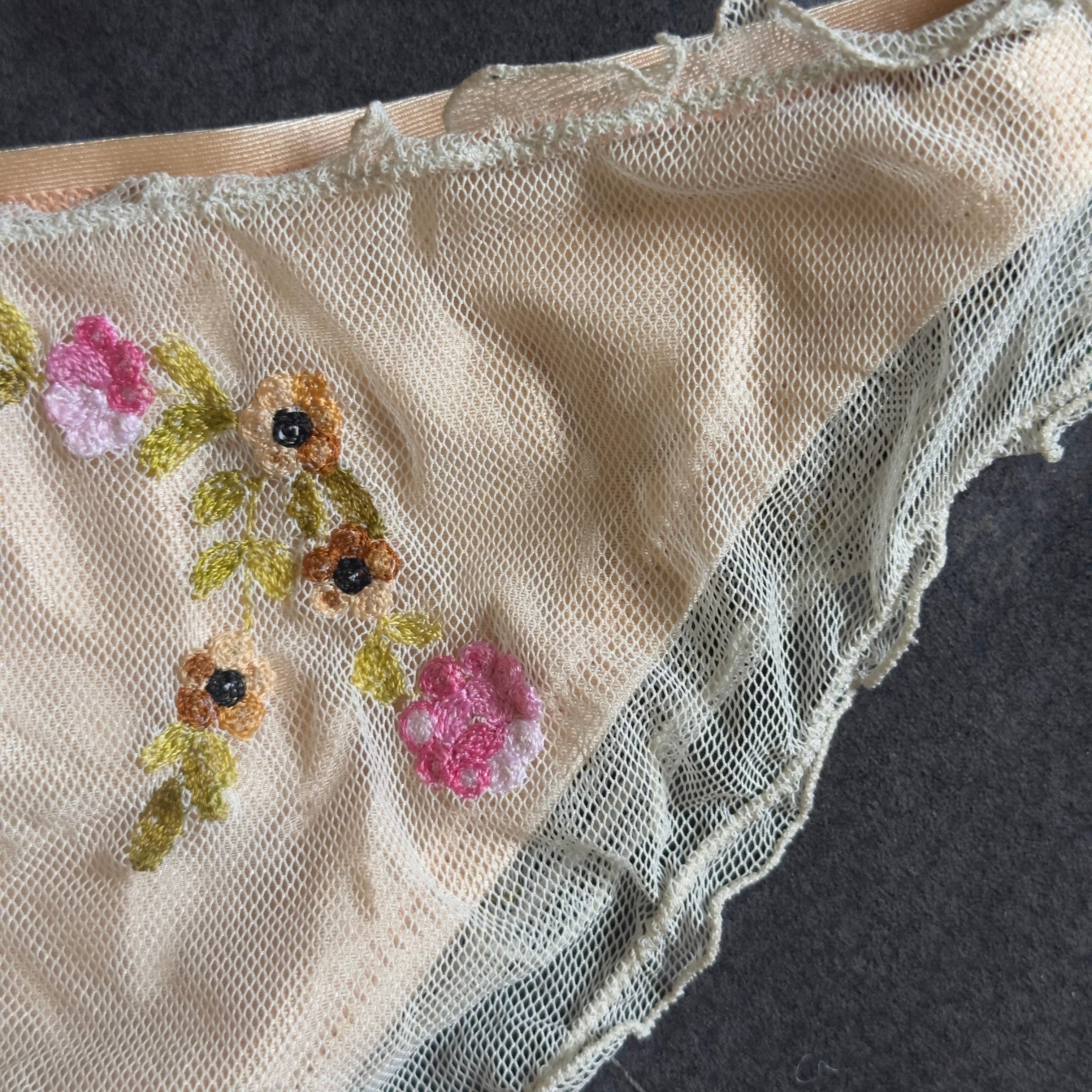 Fendi Bikini Bordado en Tul Transparente - 2000s Nunca Usado en venta 9