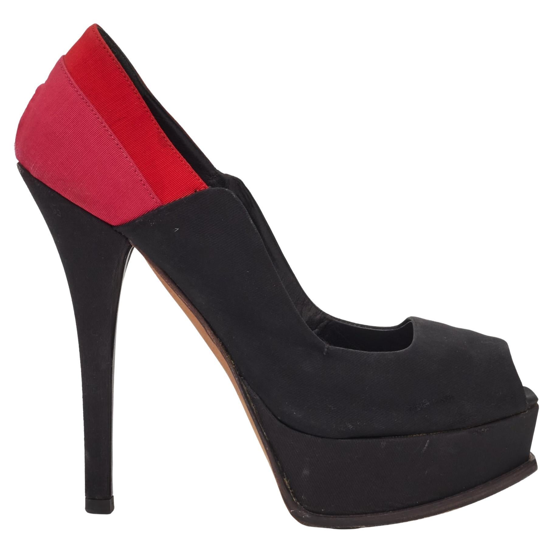 Fendi Black And Red Peep Toe Platform Heels (US 8  EU 39) For Sale