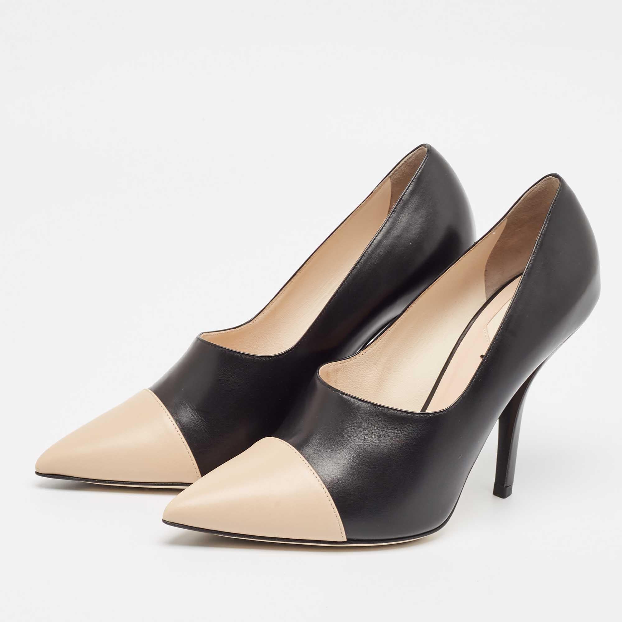 Cut into a timeless silhouette this pair of pumps is simple yet classy. With a classy shade it flaunts durable soles and comfortable footbeds.