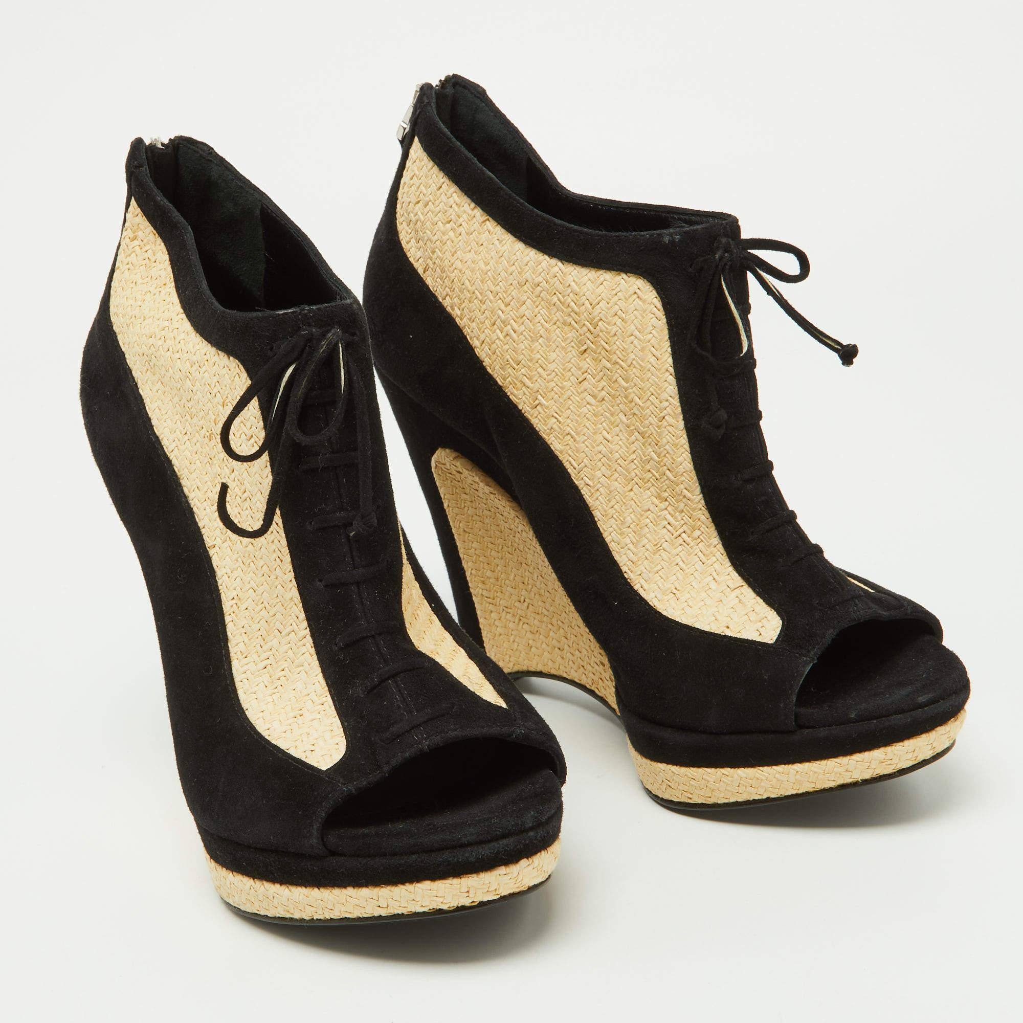Fendi Black/Beige Suede and Raffia Wedge Peep Toe Booties Size 37 For Sale 2
