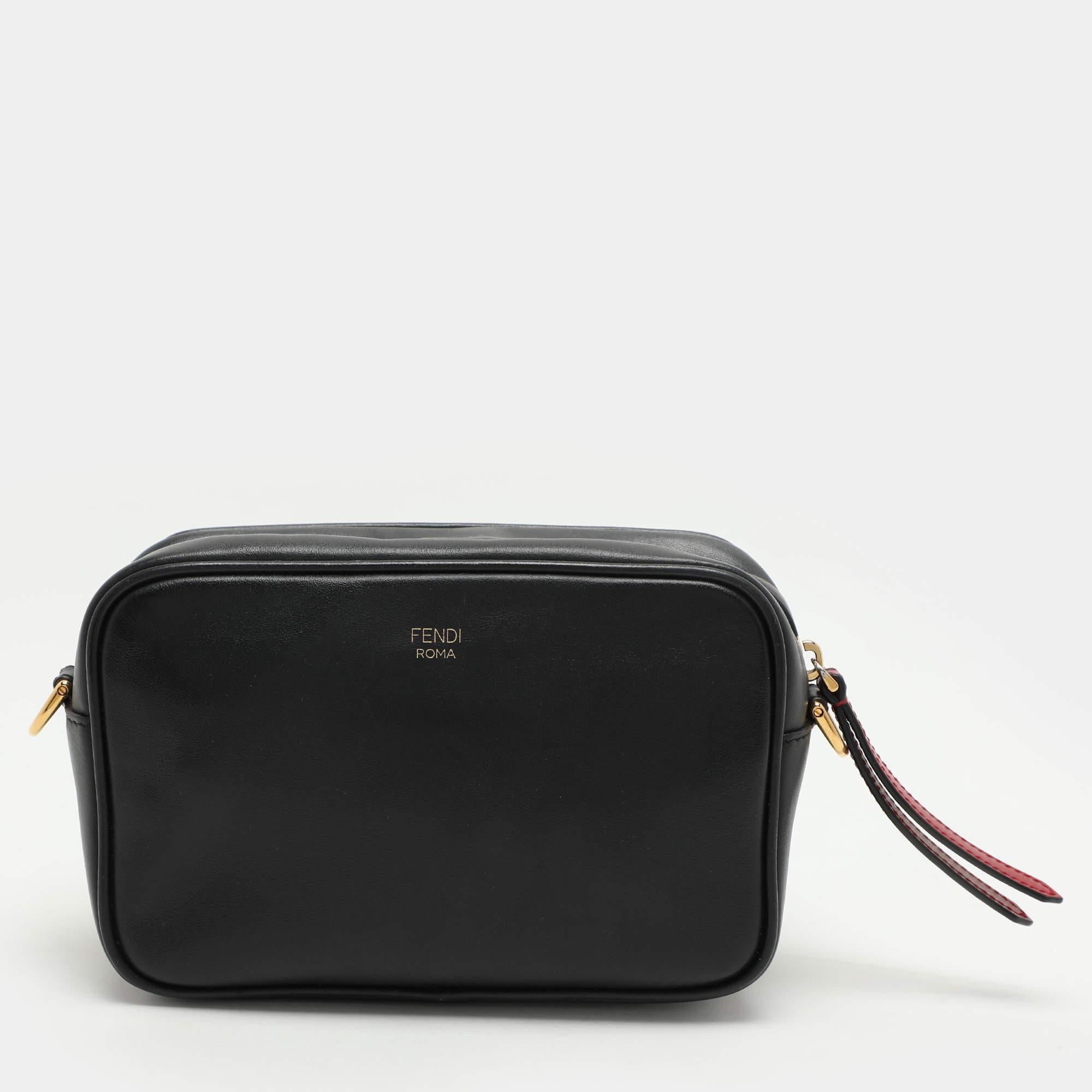 Fendi - Sac à bandoulière en cuir gaufré FF noir/brun avec appareil photo État moyen - En vente à Dubai, Al Qouz 2