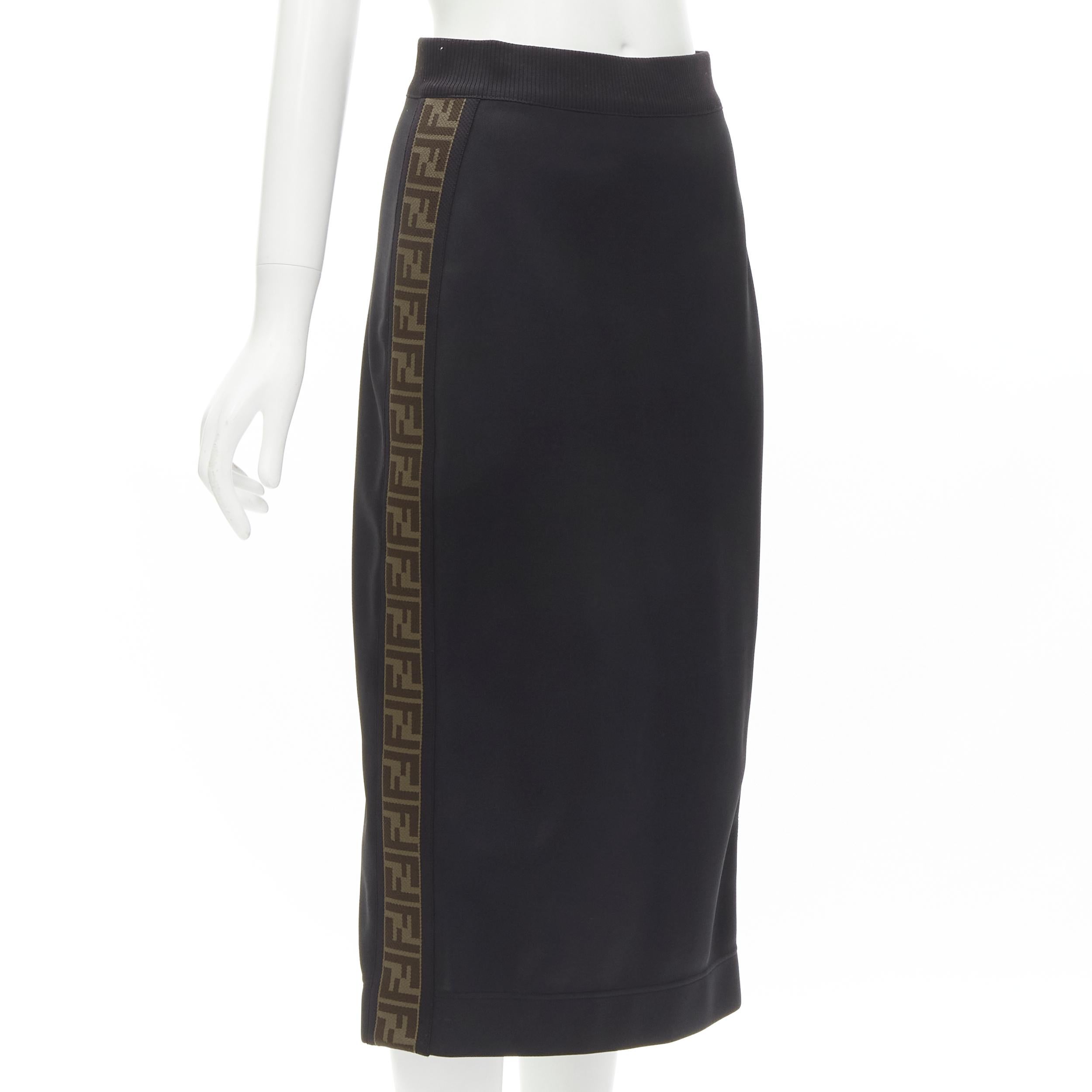 FENDI black brown FF Zucca monogram trim knee length skirt IT42 M
Brand: Fendi
Material: Polyester
Color: Black
Pattern: Solid
Closure: Zip
Extra Detail: FF Zucca band trim along side. Zip back closure. Center nack vent. Ribbed waist band.
Made in: