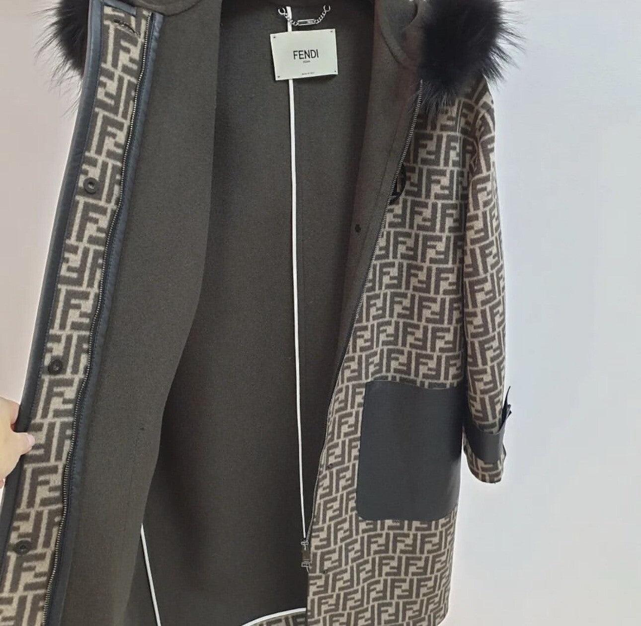 Fendi Black Brown Logo Print Wool Fur Trim Coat Sz.40 en vente 3