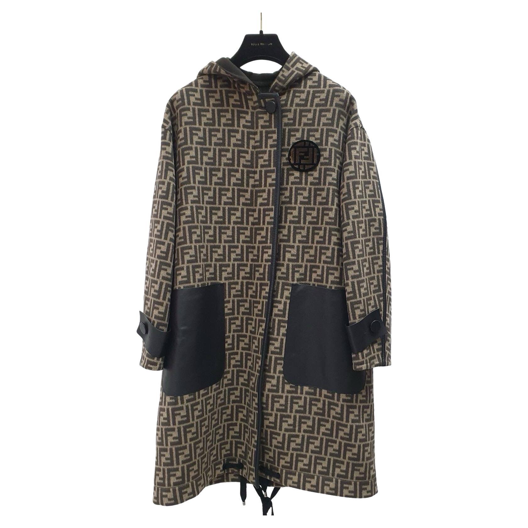 Fendi Black Brown Logo Print Wool Fur Trim Coat Sz.40 en vente