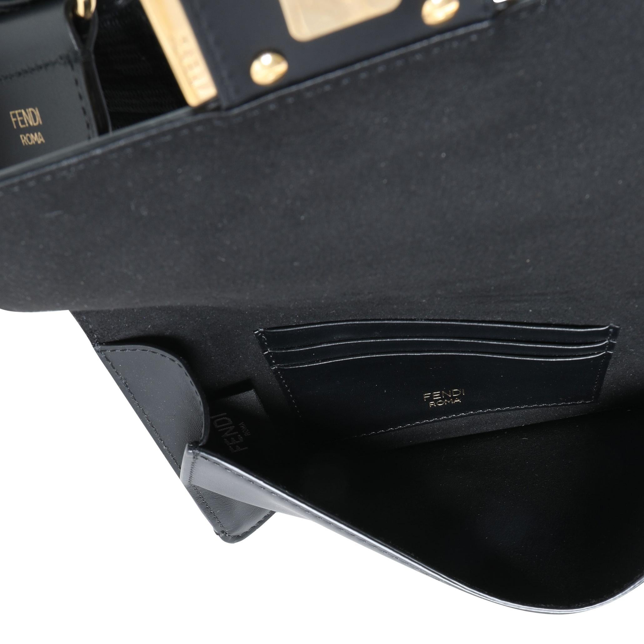 Mini baguette plate en cuir de veau noir de Fendi avec bandoulière 'Strap You' noire Unisexe en vente
