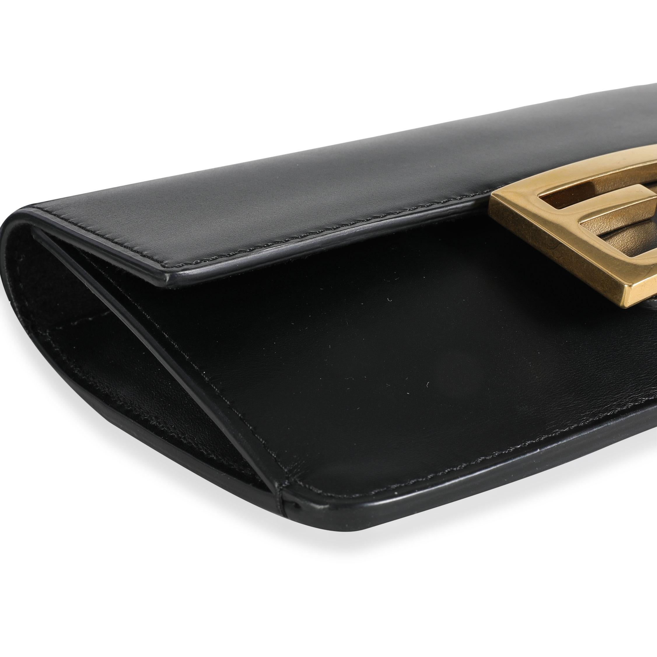 Mini baguette plate en cuir de veau noir de Fendi avec bandoulière 'Strap You' noire en vente 1