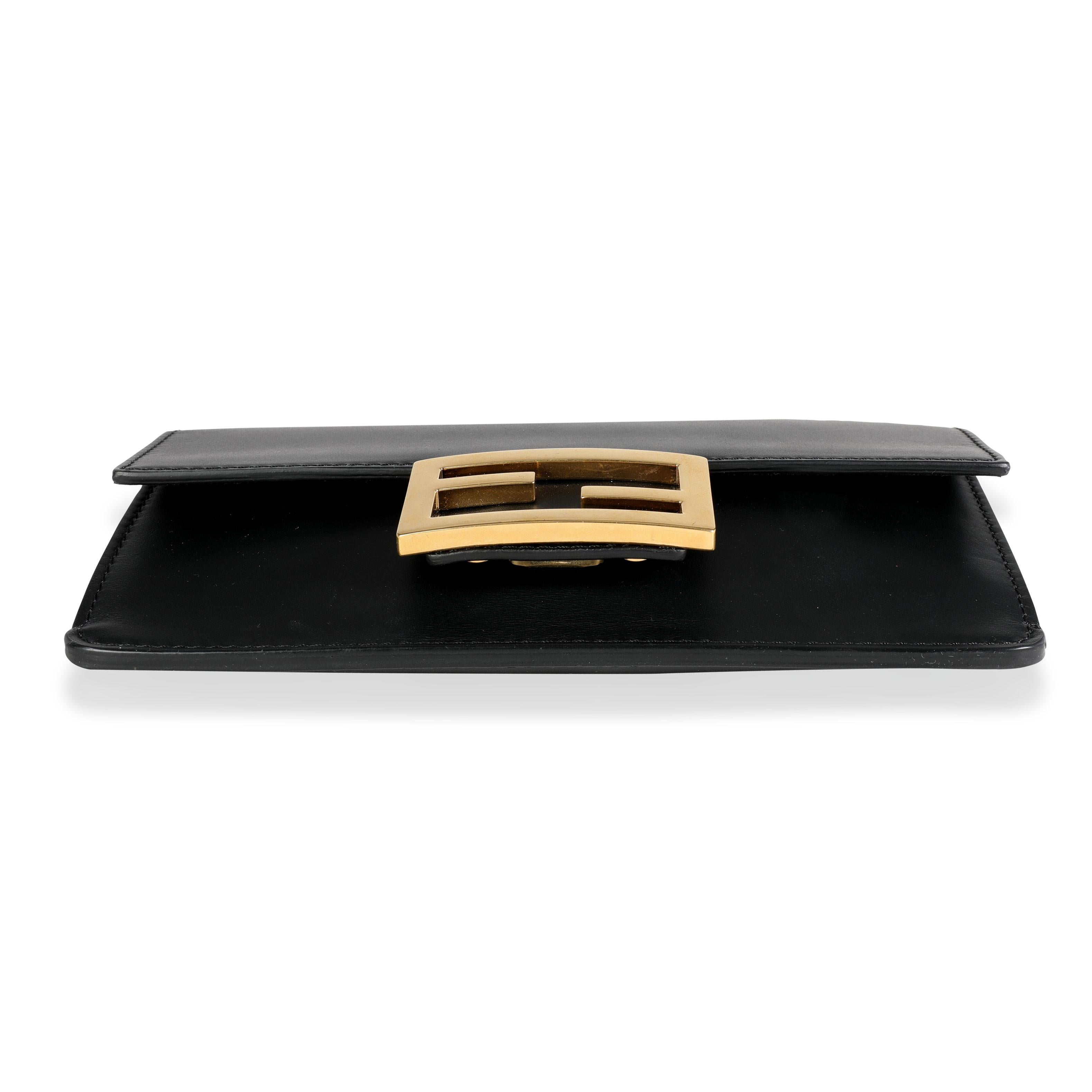 Mini baguette plate en cuir de veau noir de Fendi avec bandoulière 'Strap You' noire en vente 2