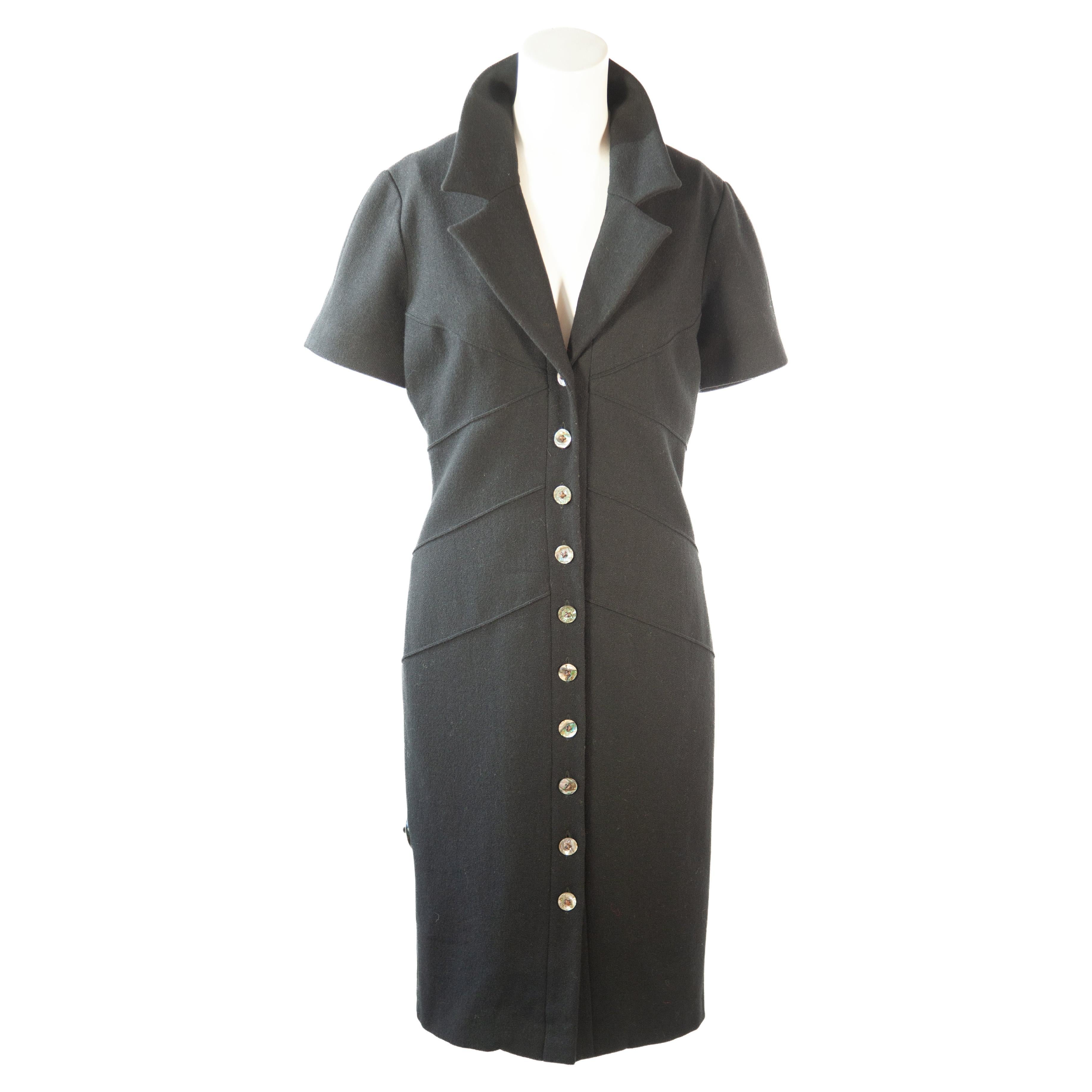 Fendi wool long dress with collar, short sleeves and abalone and leather buttons.