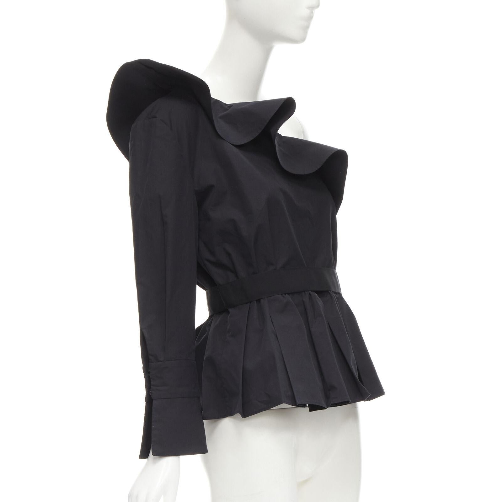 FENDI black cotton ruffle one shoulder belted peplum top IT42 M
Reference: KNLM/A00001
Brand: Fendi
Material: Cotton
Color: Black
Pattern: Solid
Closure: Zip
Lining: Unlined
Extra Details: Detachable snap button grosgrain belt.
Made in: