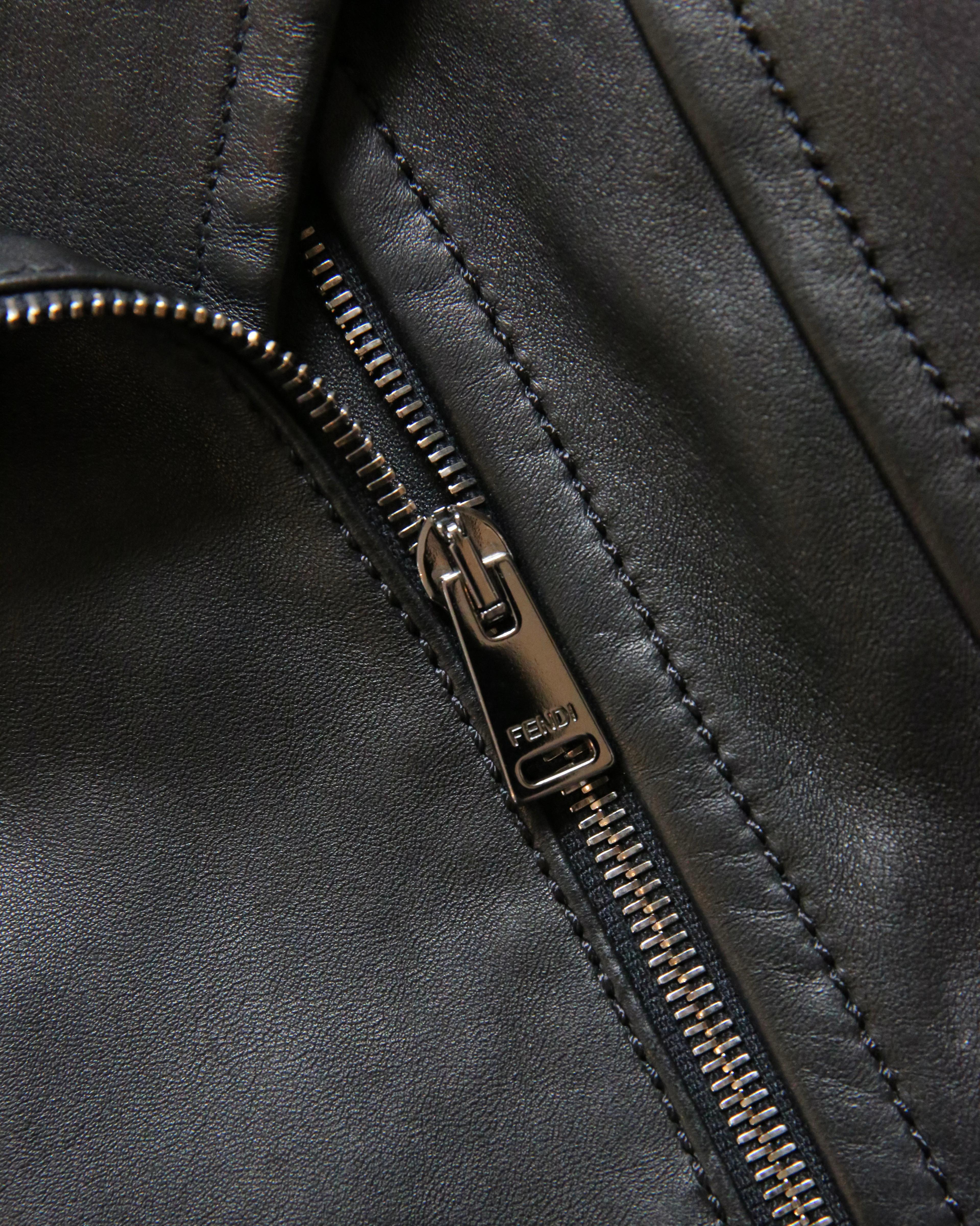 Fendi negro recortado plata cremallera ajustada chaqueta de cuero abrigo IT 36 XS en venta 7