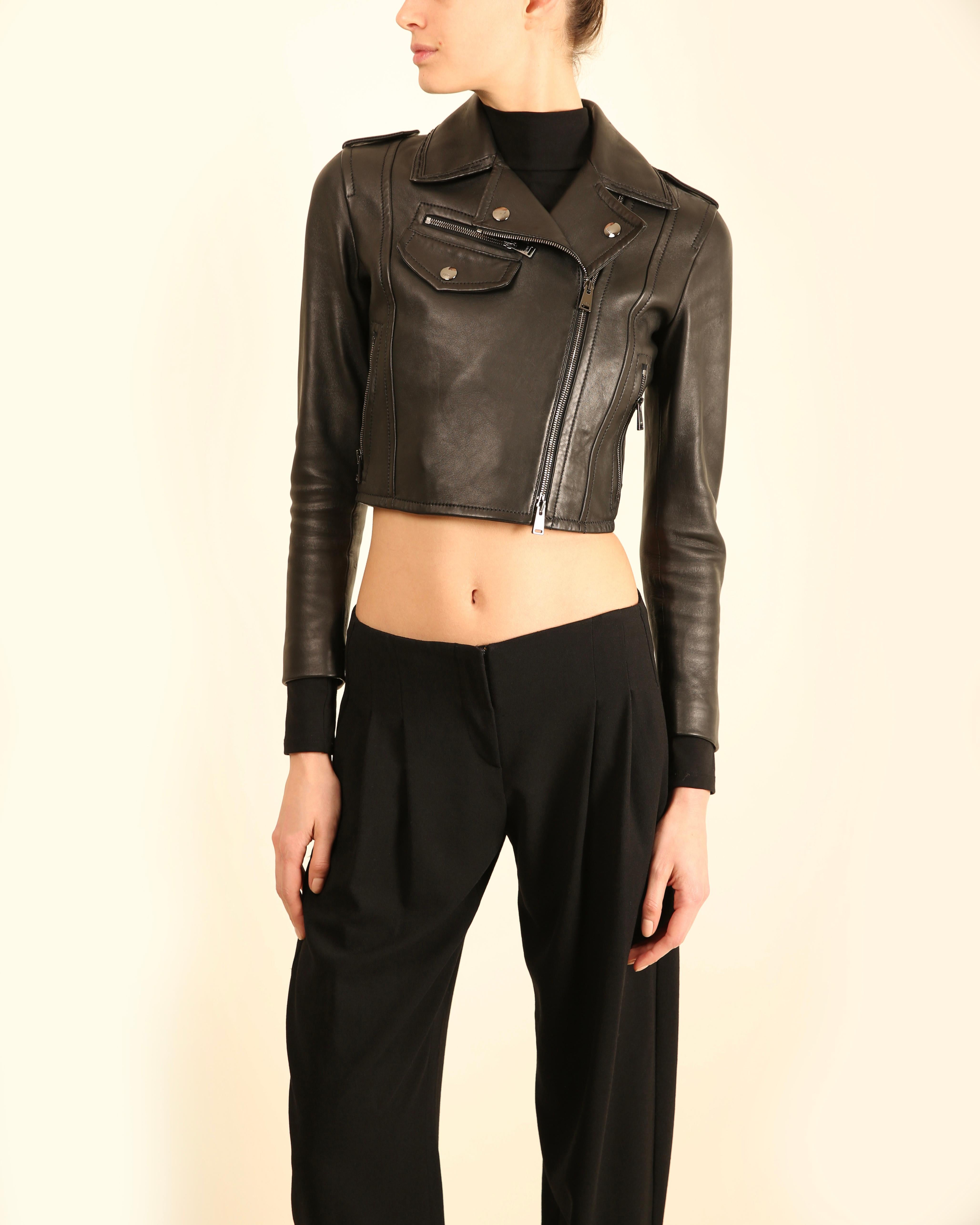 Fendi black cropped silver zip fitted leather jacket coat IT 36 XS In Excellent Condition For Sale In Paris, FR