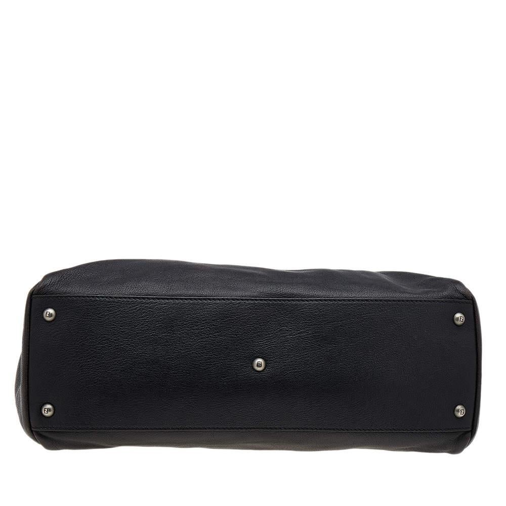 Fendi Borsa grande Peekaboo Top Handle in pelle nera/marrone scuro 1