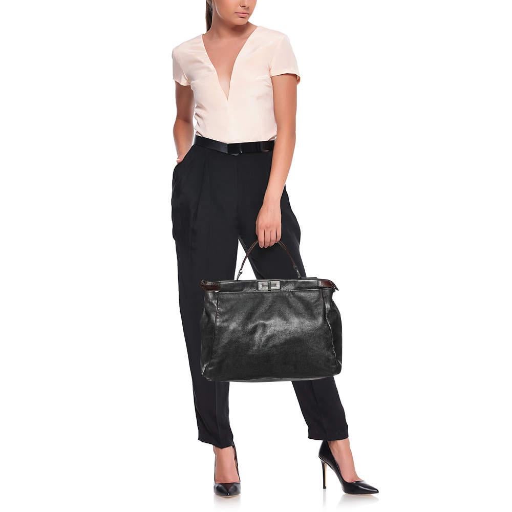 Fendi Borsa grande Peekaboo Top Handle in pelle nera/marrone scuro 2