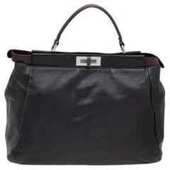 Fendi Borsa grande Peekaboo Top Handle in pelle nera/marrone scuro