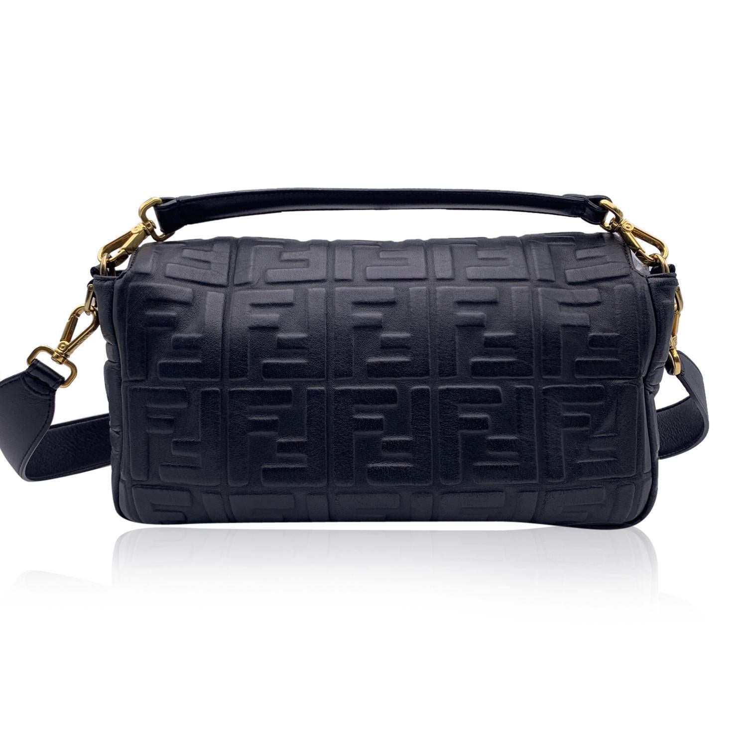 Fendi Black Embossed FF Logo Leather Baguette XL Shoulder Bag im Zustand „Hervorragend“ in Rome, Rome