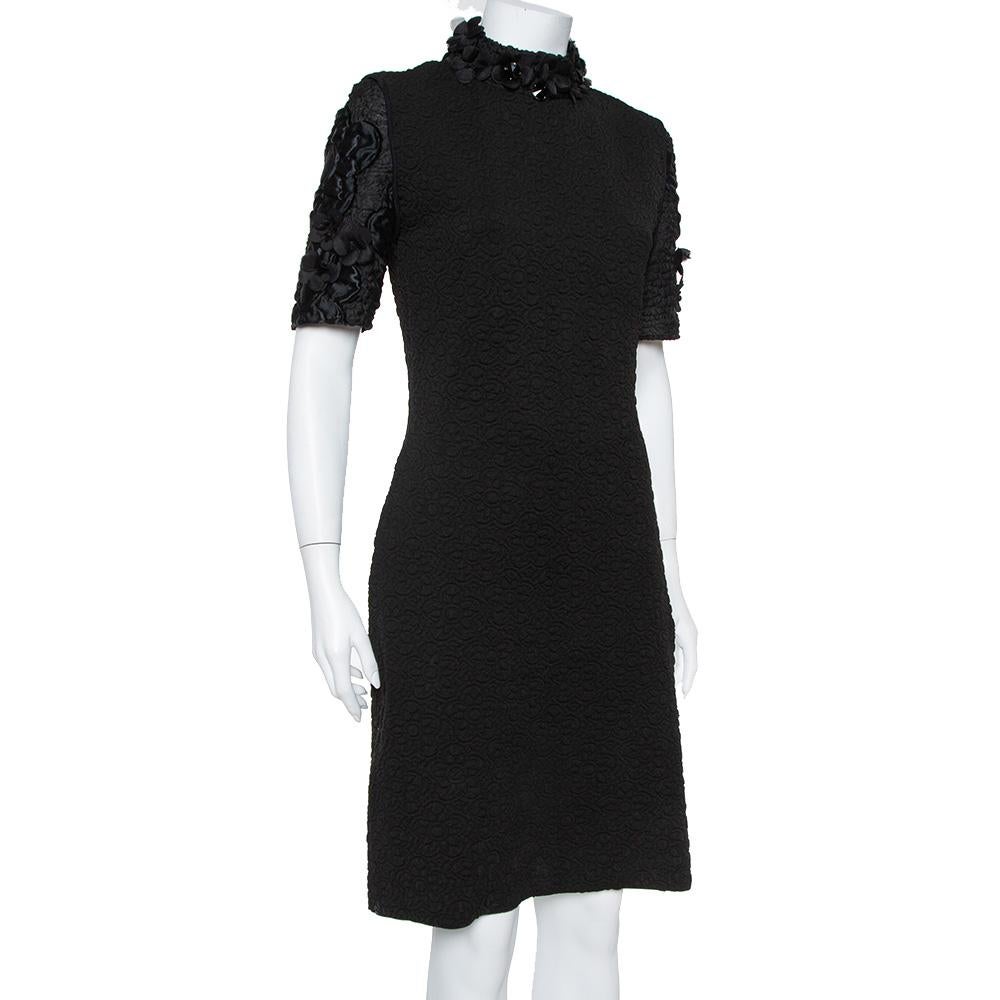 Fendi lets you glam up your evening with this ultra feminine dress. Crafted with embossed cloque, this black dress is designed with pretty appliques on the neckline and sleeves. With a fitted silhouette, this dress is sure to help you stand out in a