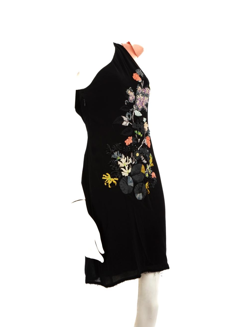 CONDITION is Very good. Minimal wear to dress is evident. Loose threads are found near the right armhole on the back on this used Fendi designer resale item.
 
 Details
 
 
 Black  
 
 Rayon  
 
 Dress
 
 Mini
 
 One shouldered
 
 Sleeveless
 
 Bow