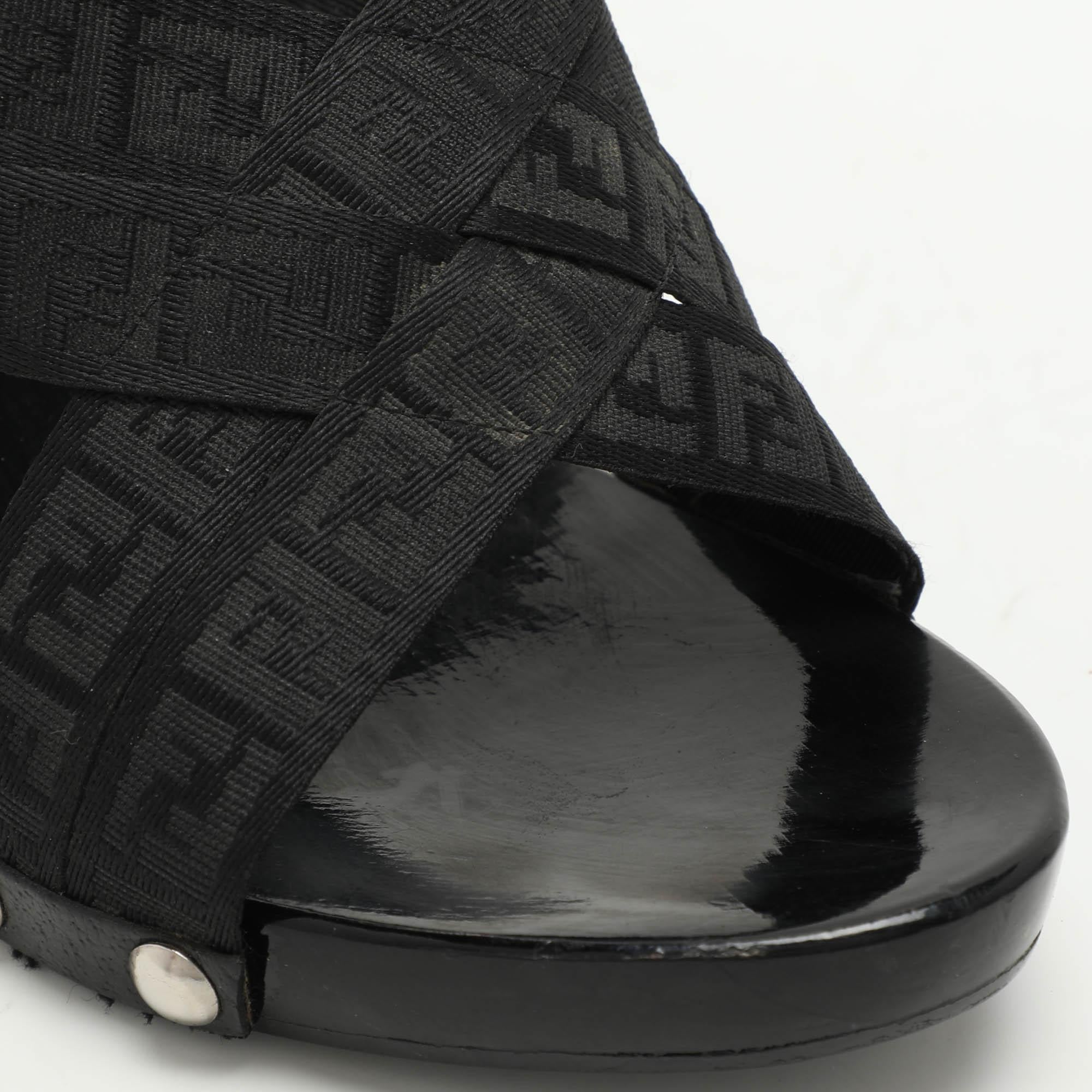 Fendi Black FF Canvas Criss Cross Slide Sandals Size 39 en vente 2