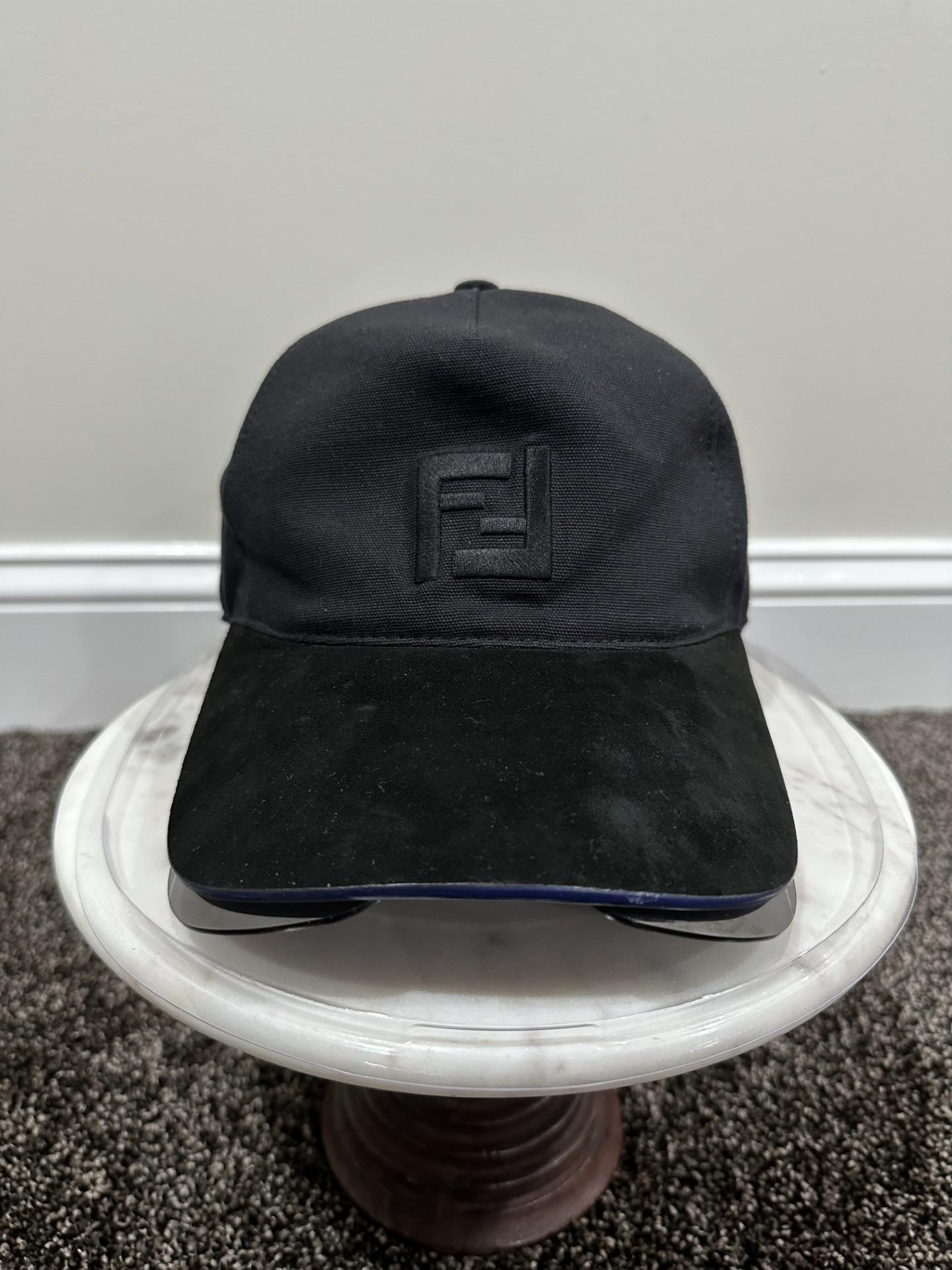Cappello da baseball Fendi FF Eyecap nero con occhiali da sole a scudo in vendita 7