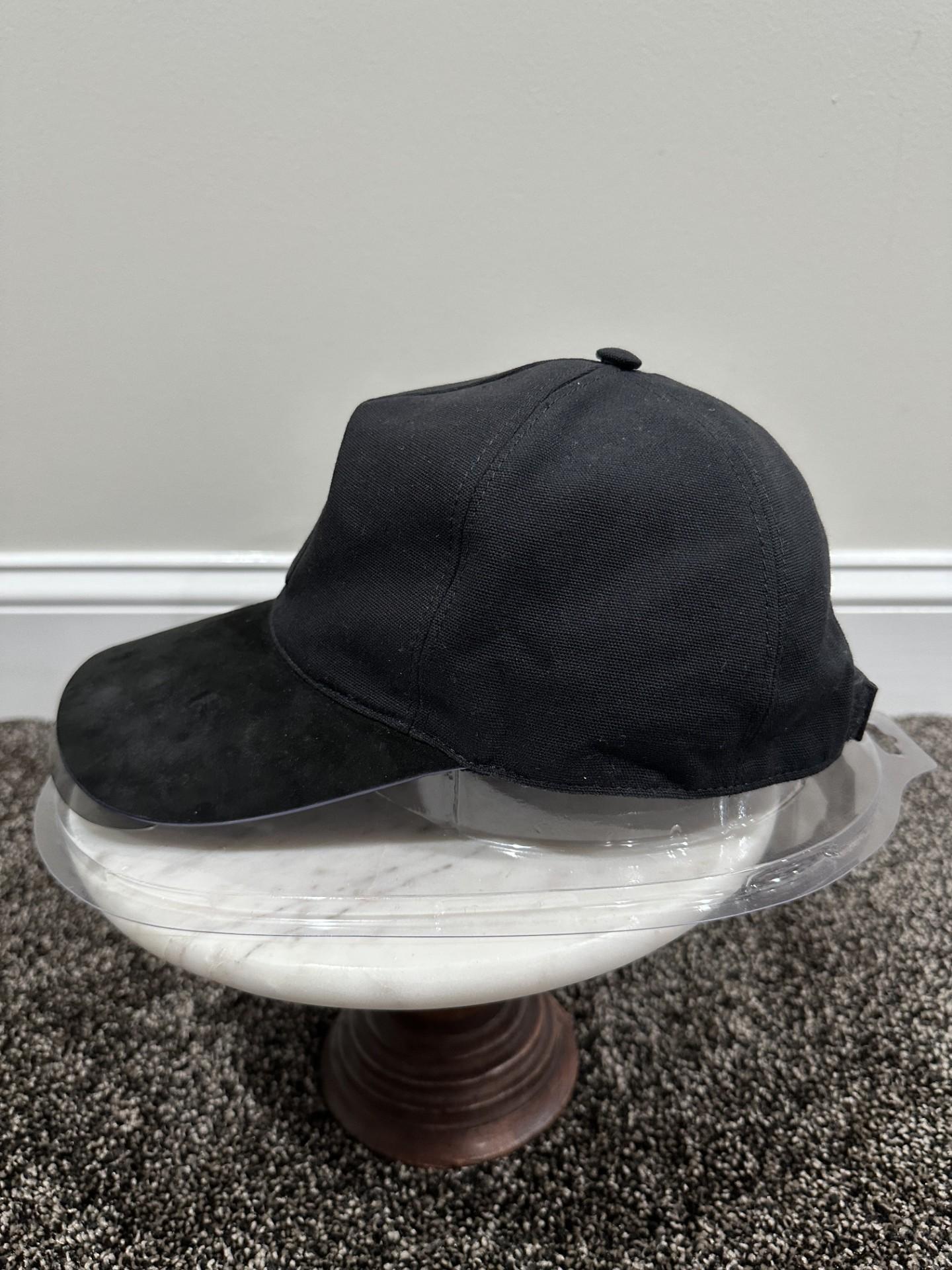 Cappello da baseball Fendi FF Eyecap nero con occhiali da sole a scudo in vendita 8