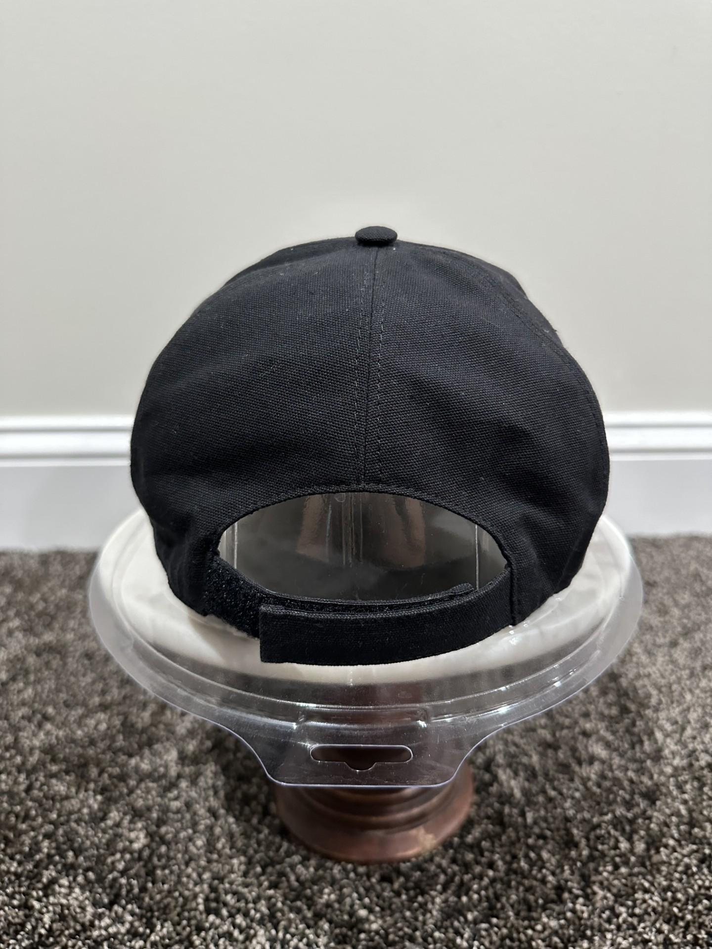 Cappello da baseball Fendi FF Eyecap nero con occhiali da sole a scudo in vendita 9