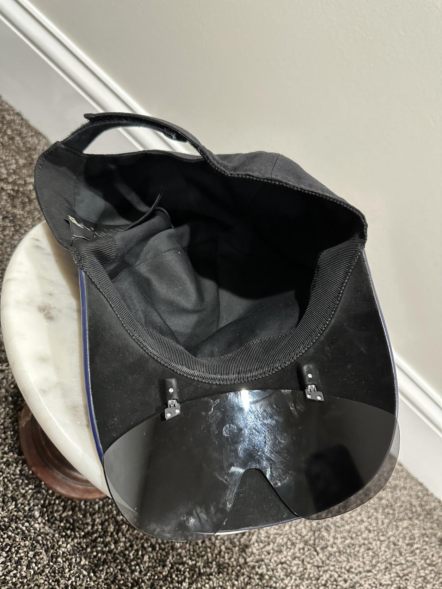 Cappello da baseball Fendi FF Eyecap nero con occhiali da sole a scudo in vendita 2