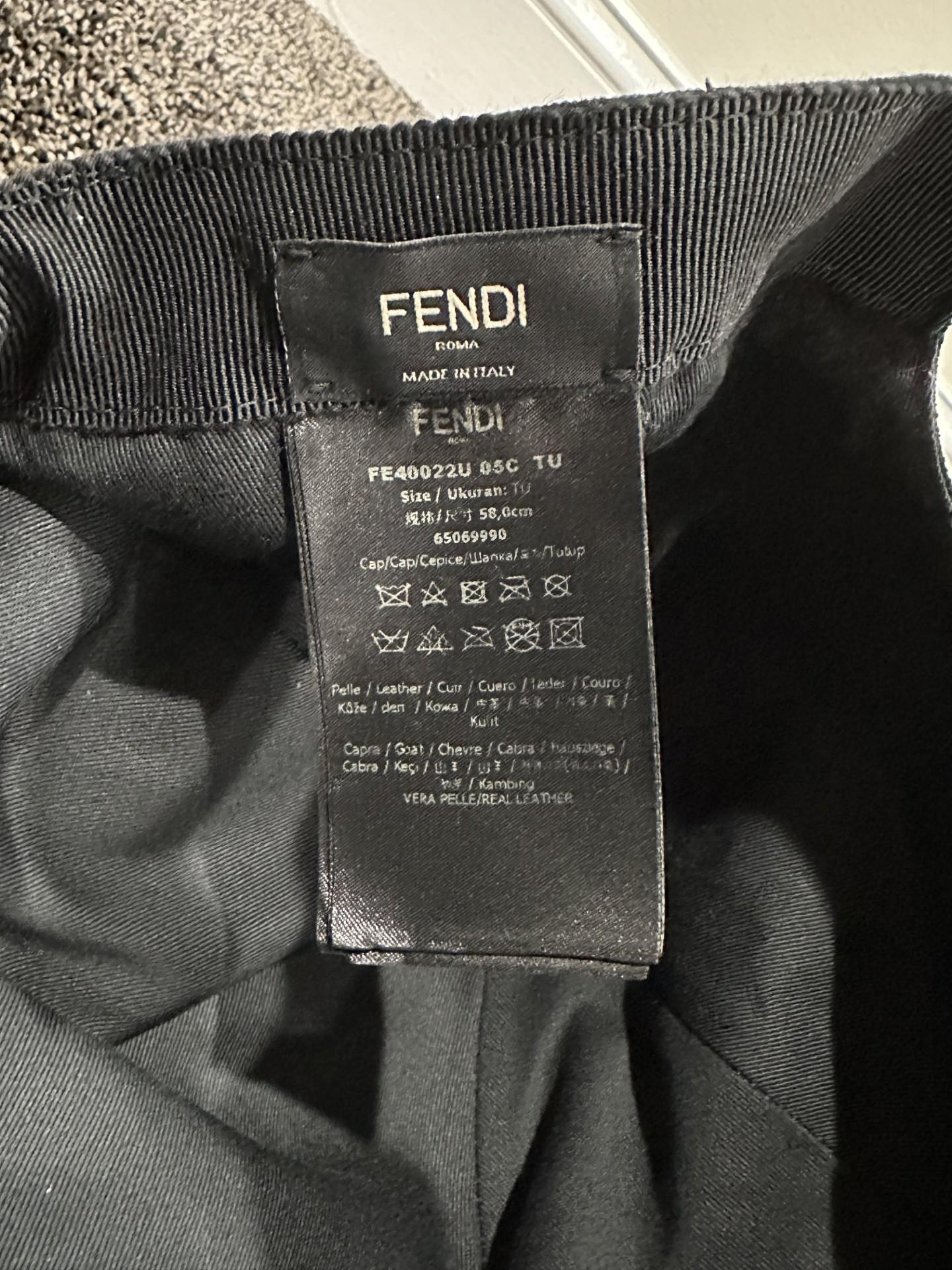 Cappello da baseball Fendi FF Eyecap nero con occhiali da sole a scudo in vendita 4