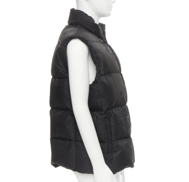 Fendi nero FF Zucca monogram nero gilet imbottito in piuma d'oca IT54 2XL In condizioni ottime in vendita a Hong Kong, NT