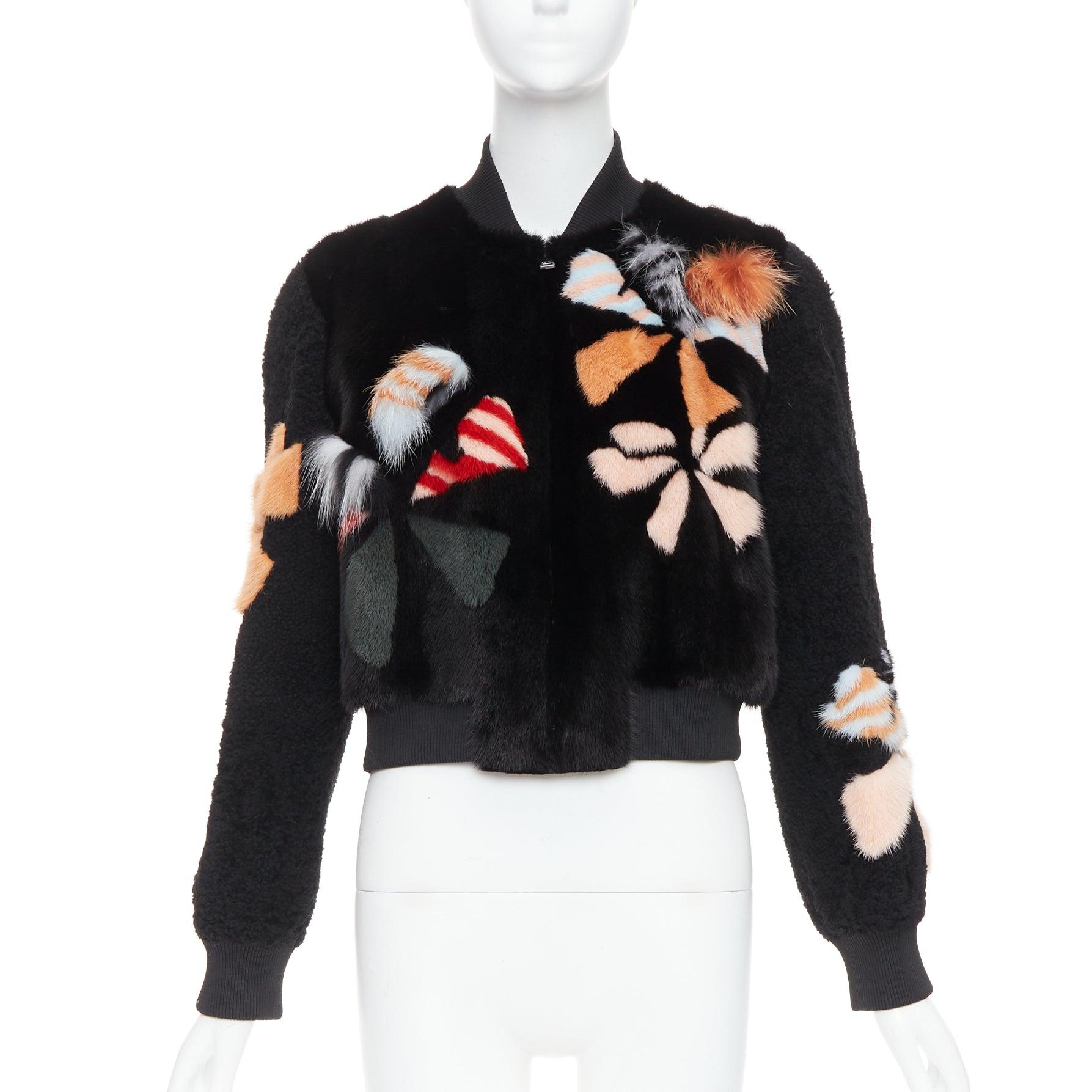 FENDI black floral fur leather lined cropped bomber jacket IT40 S
Reference: KNLM/A00361
Brand: Fendi
Material: Fur
Color: Multicolour, Black
Pattern: Solid
Closure: Zip
Lining: Black Leather
Extra Details: Intricate multi fur patchwork