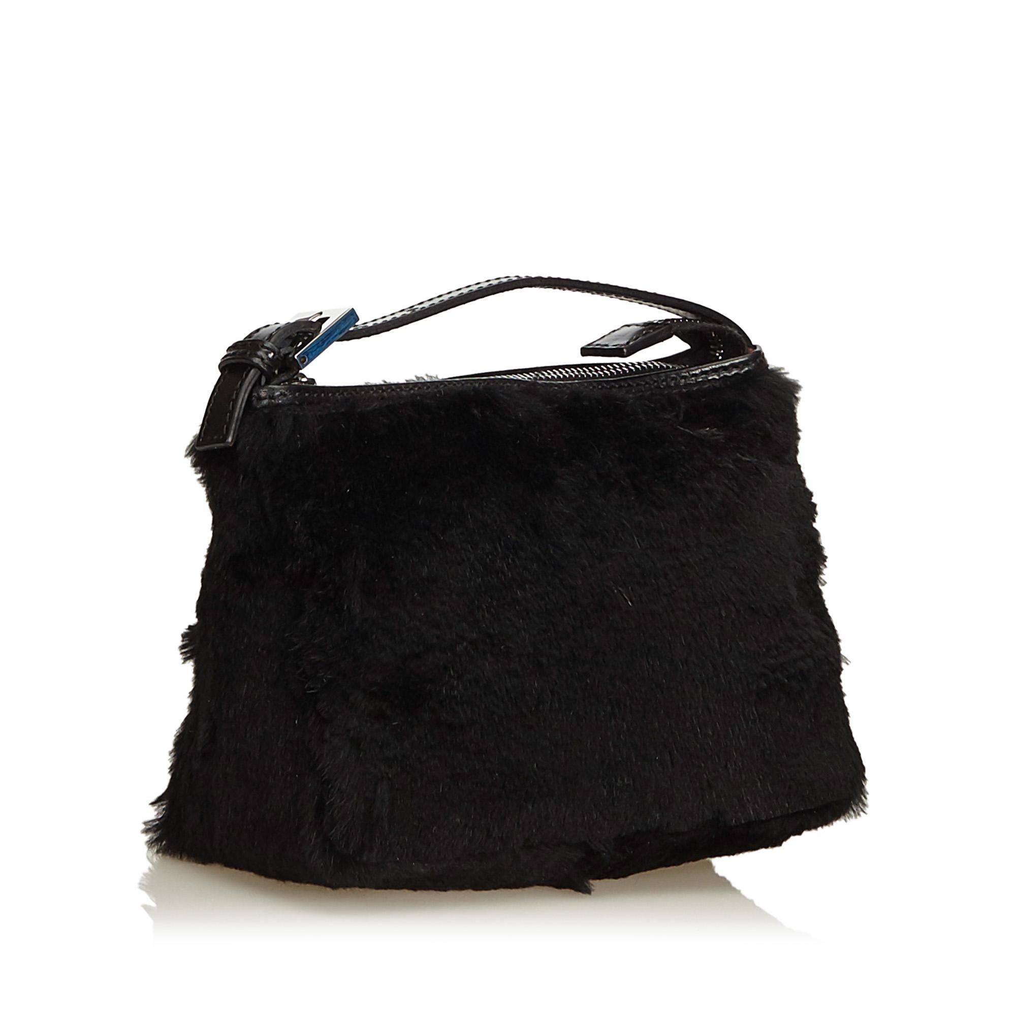 This handbag features a fur body, a flat leather strap, and a top zip closure. It carries as AB condition rating.

Inclusions: 
Dust Bag

Dimensions:
Length: 16.00 cm
Width: 19.00 cm
Depth: 4.00 cm
Hand Drop: 3.00 cm

Material: Natural Material x