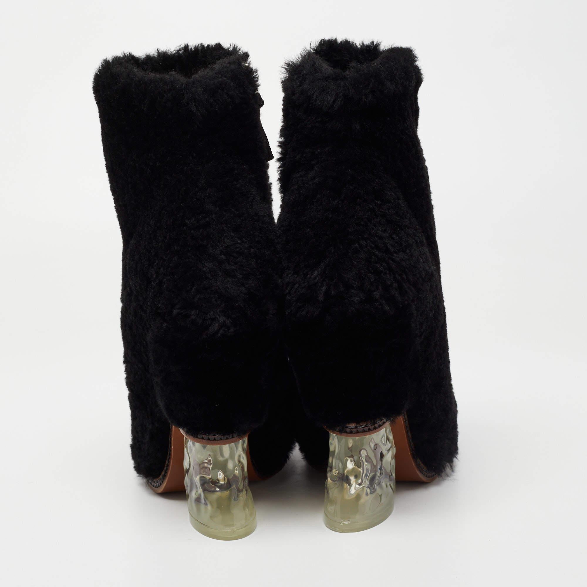 Fendi Black Fur Ice Heel Ankle Boots Size 36 In New Condition In Dubai, Al Qouz 2