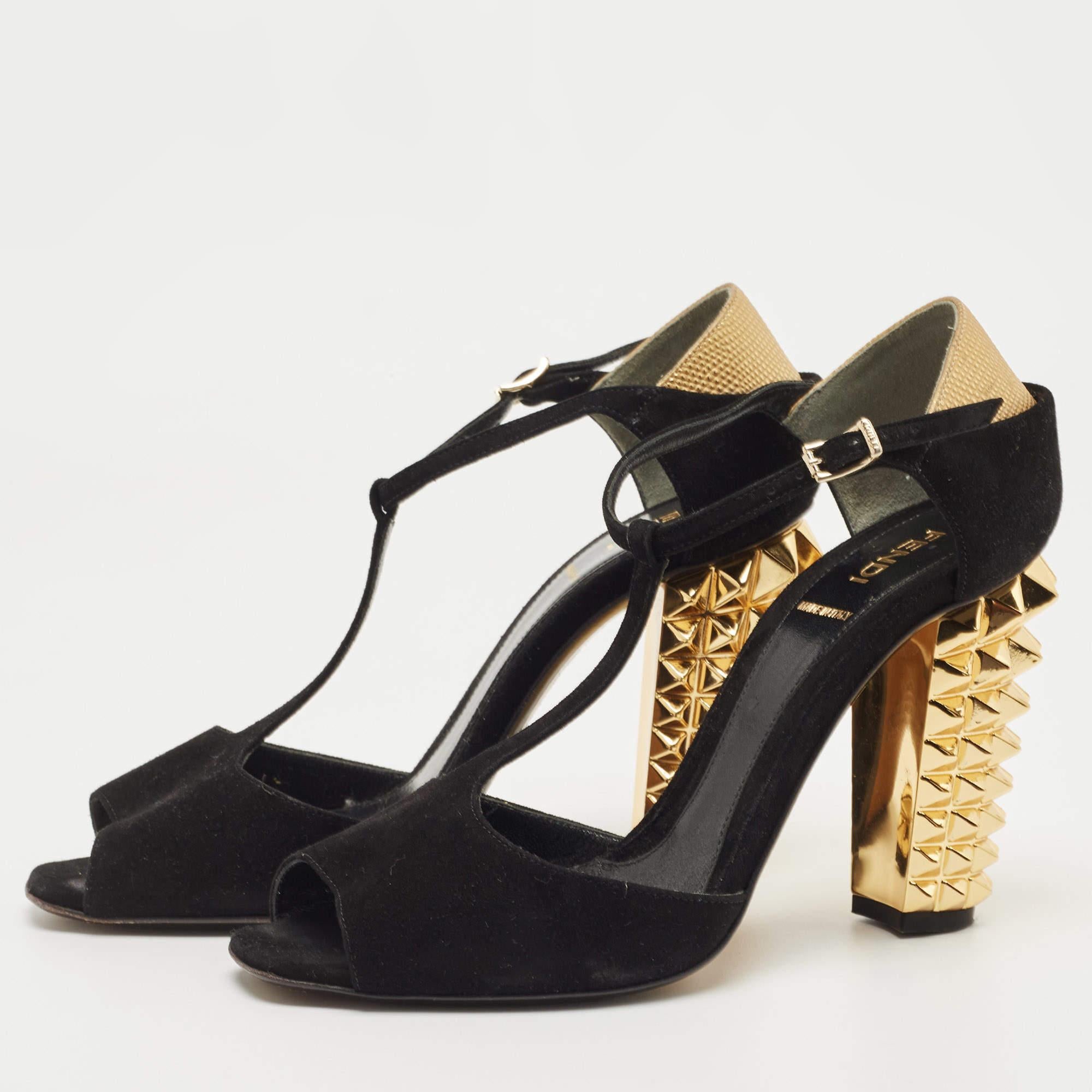 These sandals are chic and constructed with care for a great fit. Crafted from quality materials, they are durable, easy to style, and fabulous, with comfortable interiors, artful designing, and beautiful uppers.