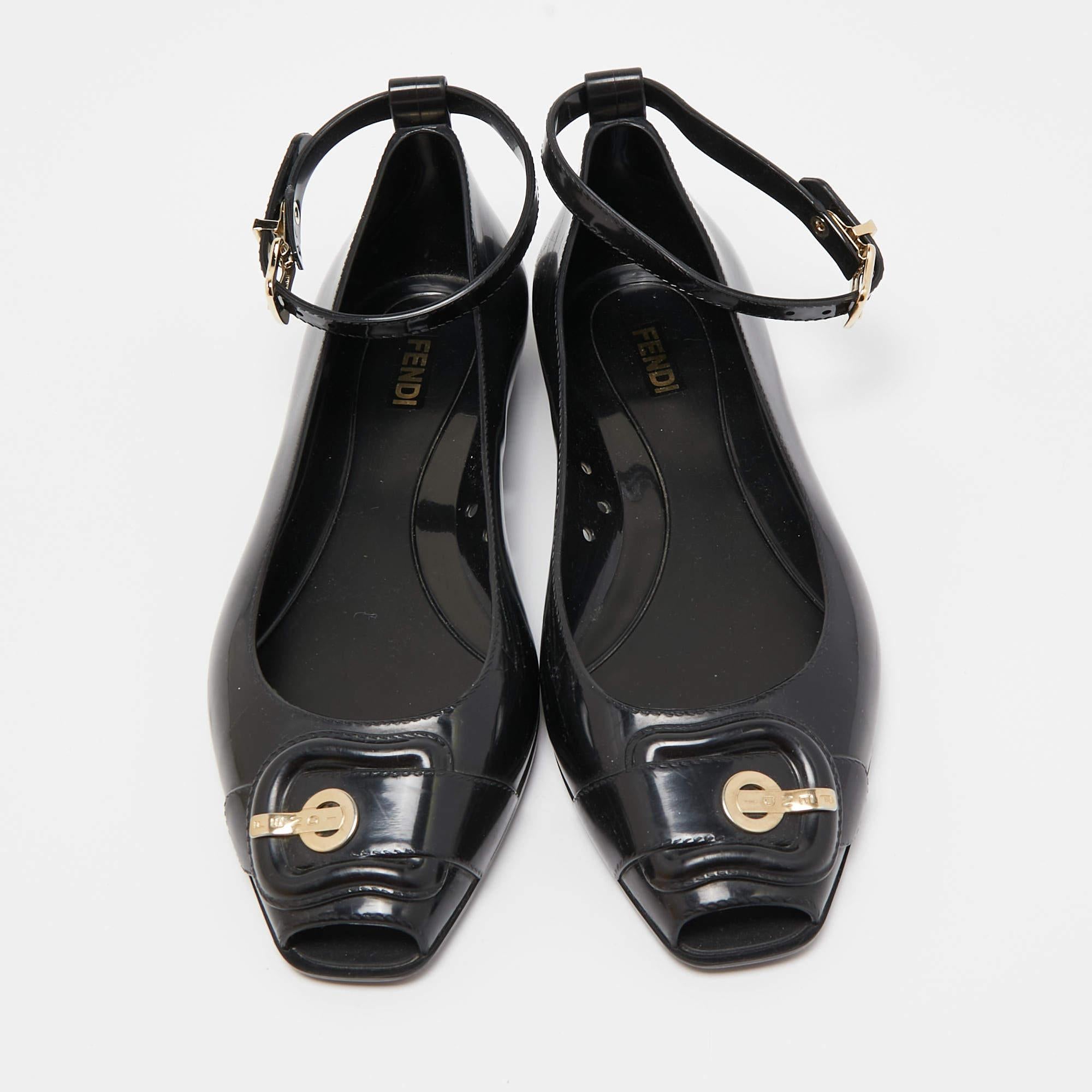 Fendi Negro Jelly Buckle Ankle Strap Flats Talla 36 en Bastante bueno estado para la venta en Dubai, Al Qouz 2