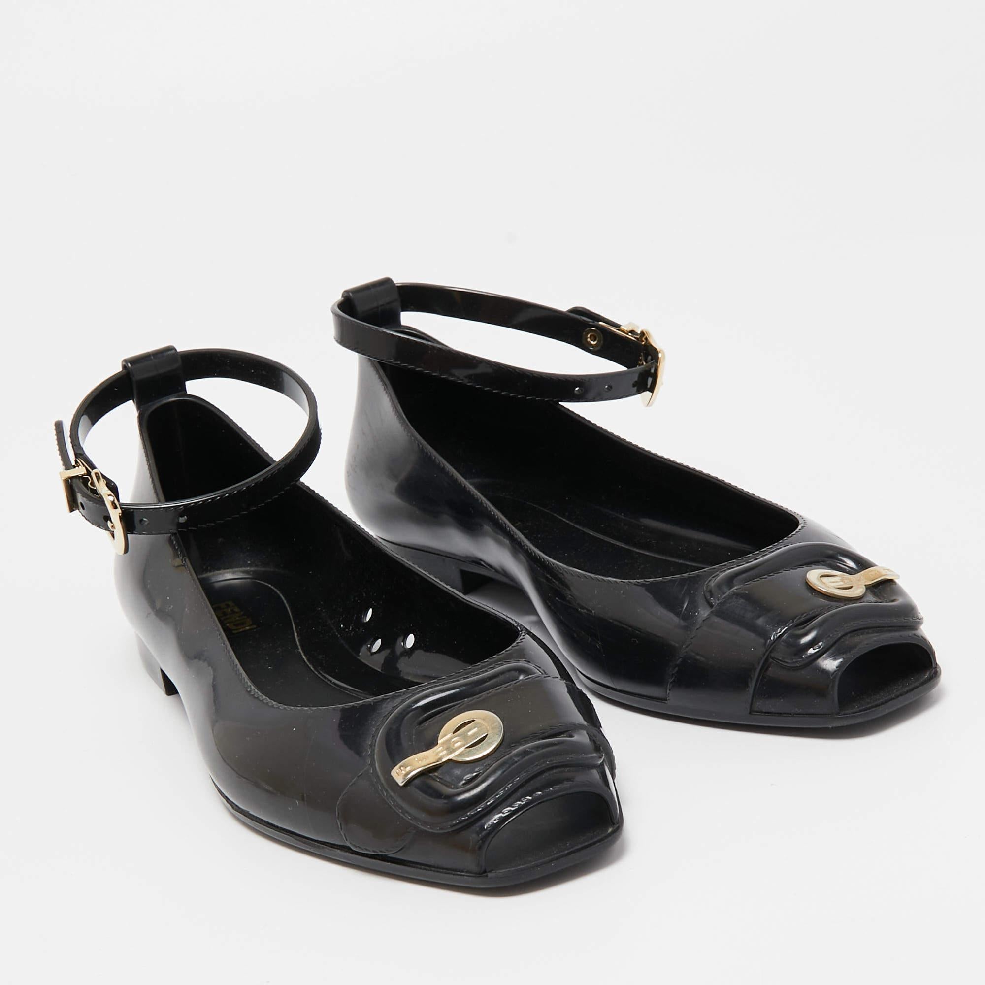 De las mujeres Fendi Negro Jelly Buckle Ankle Strap Flats Talla 36 en venta