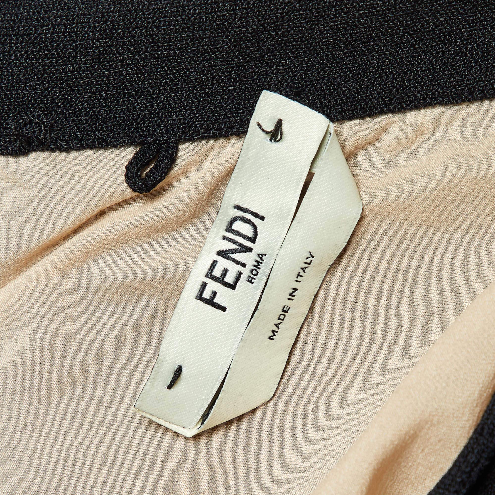 Fendi Minifalda de punto negra con detalle recortado L en Bueno estado para la venta en Dubai, Al Qouz 2