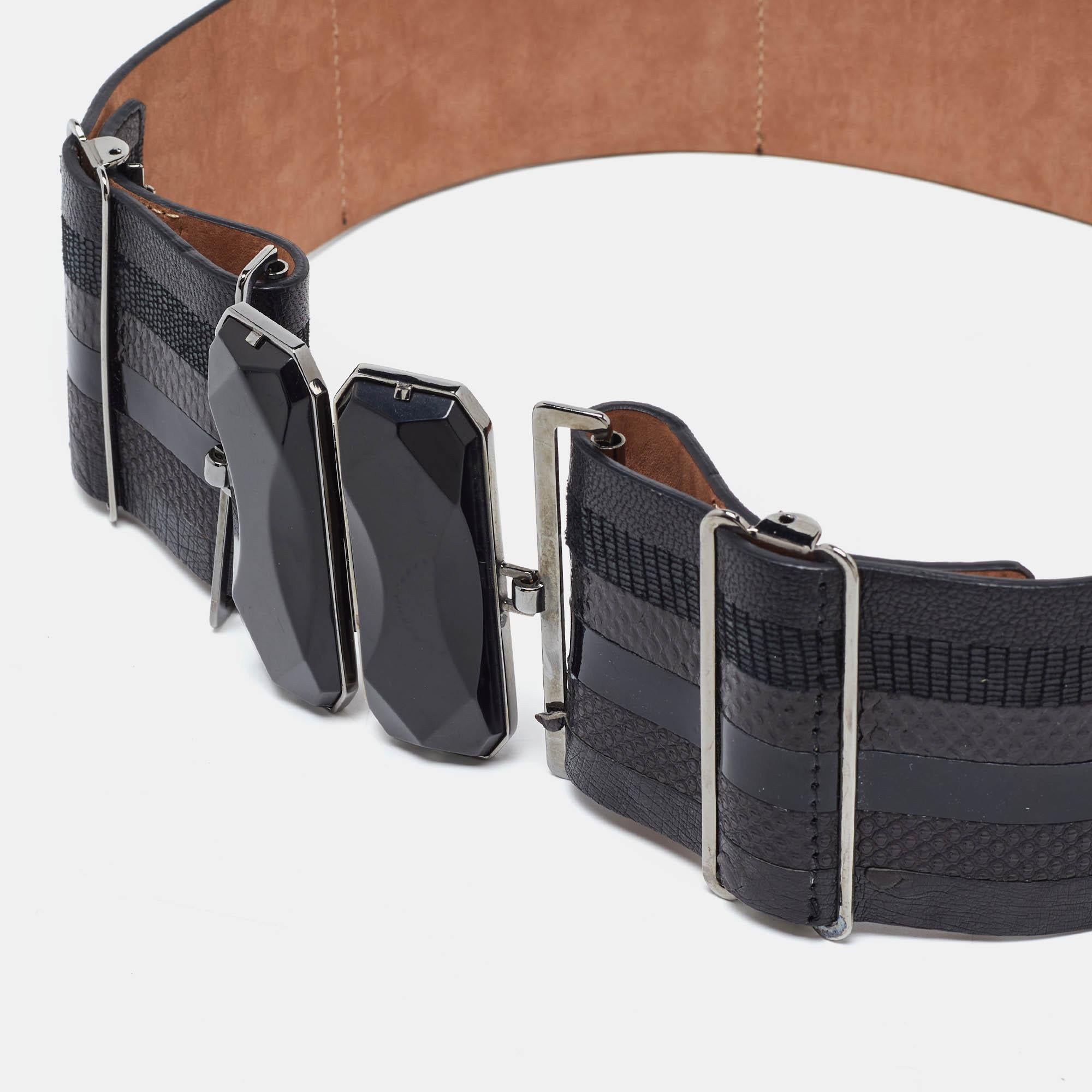 Add a luxe finish to your OOTD with this Fendi belt. It is carefully crafted to last well and boost your style for a long time.
