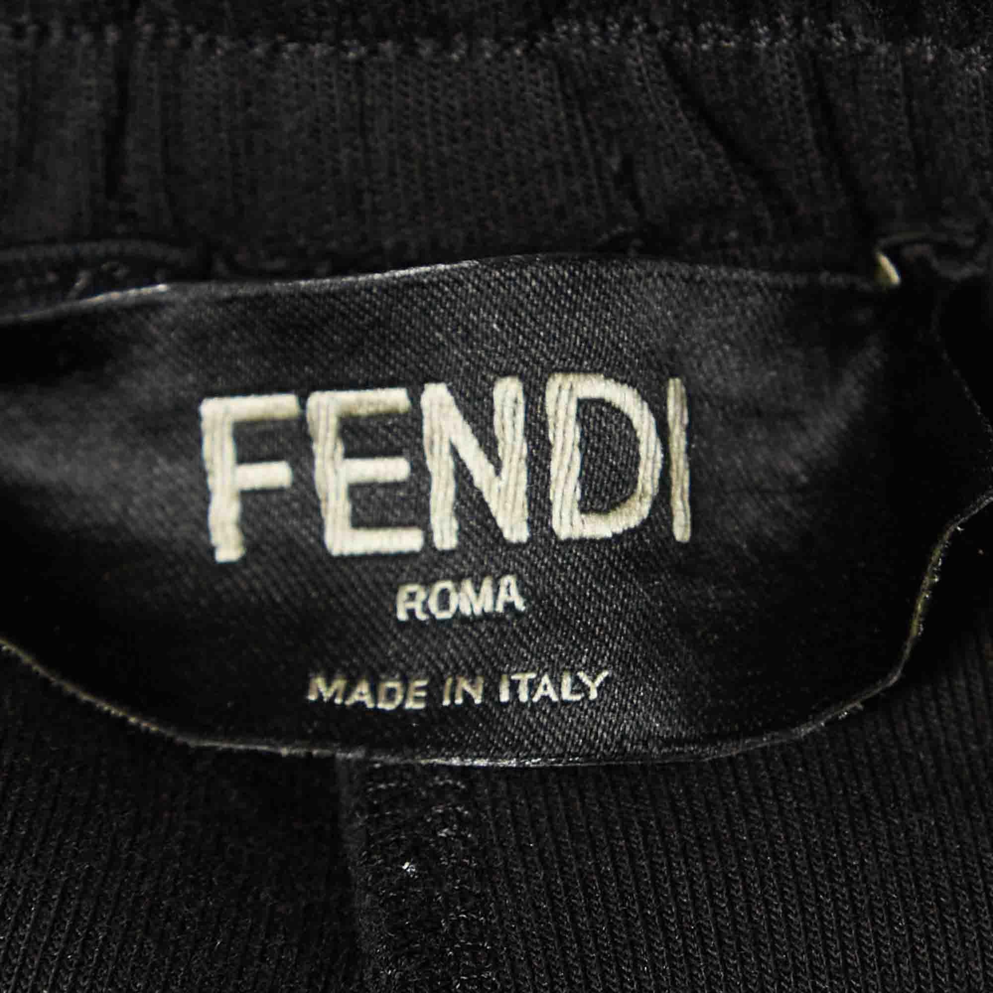 Pantaloncini Fendi neri con pannello in maglia e rete FF S In condizioni discrete a Dubai, Al Qouz 2