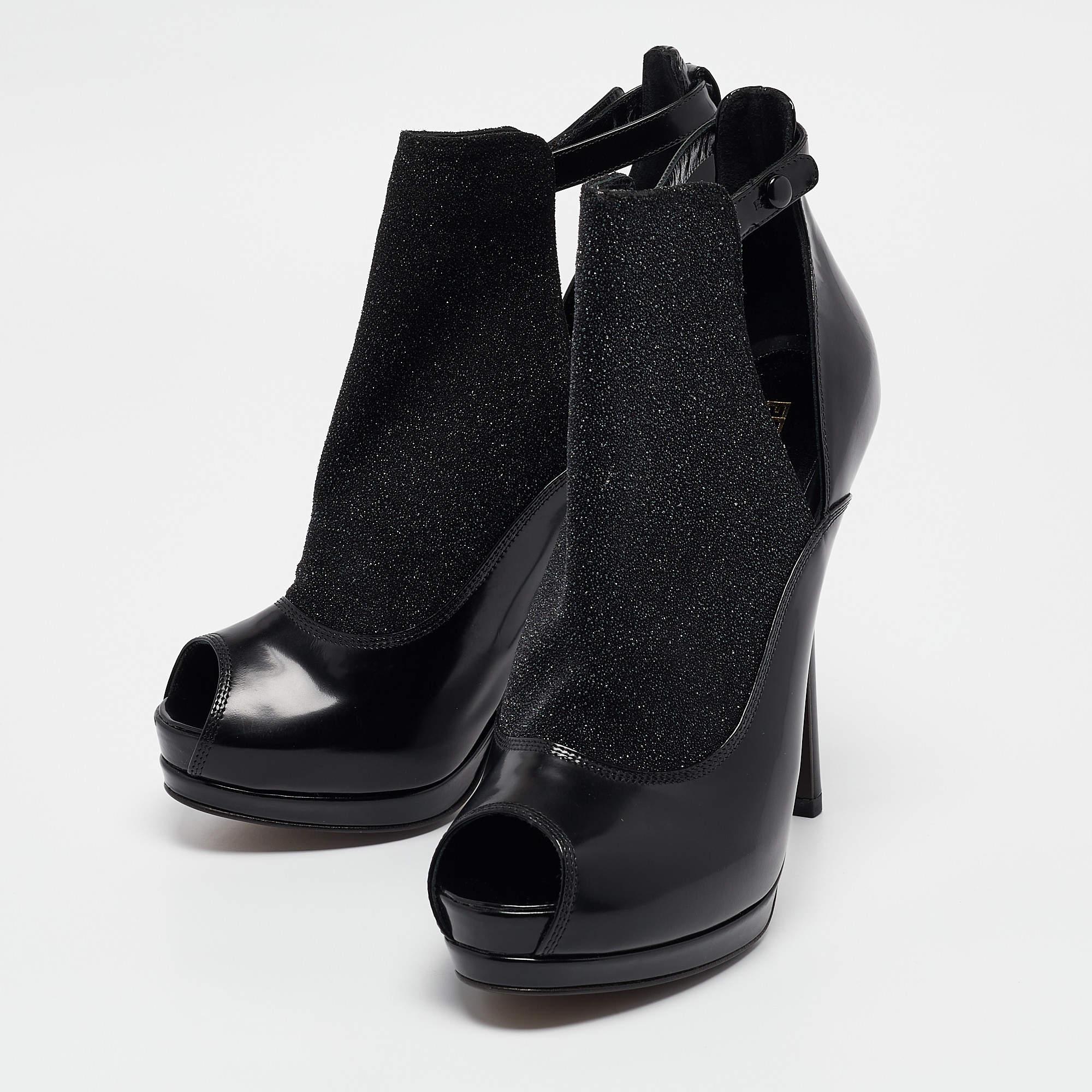 Profitez des journées les plus branchées avec ces bottines élégantes. By Design/One Modern  elles sont conçues pour vous offrir confort et élégance