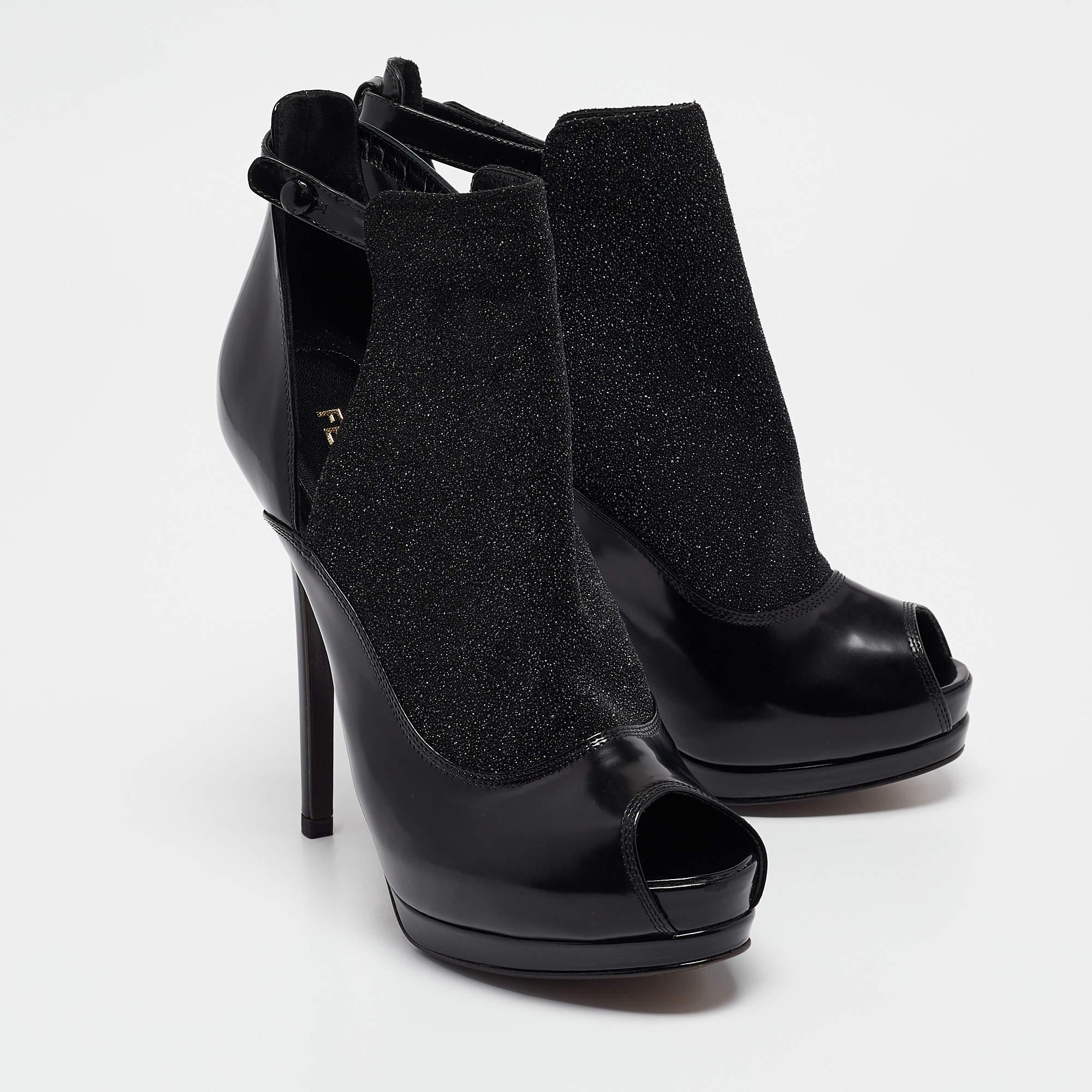 Fendi Bottines à bout ouvert et paillettes noires taille 38 Neuf - En vente à Dubai, Al Qouz 2