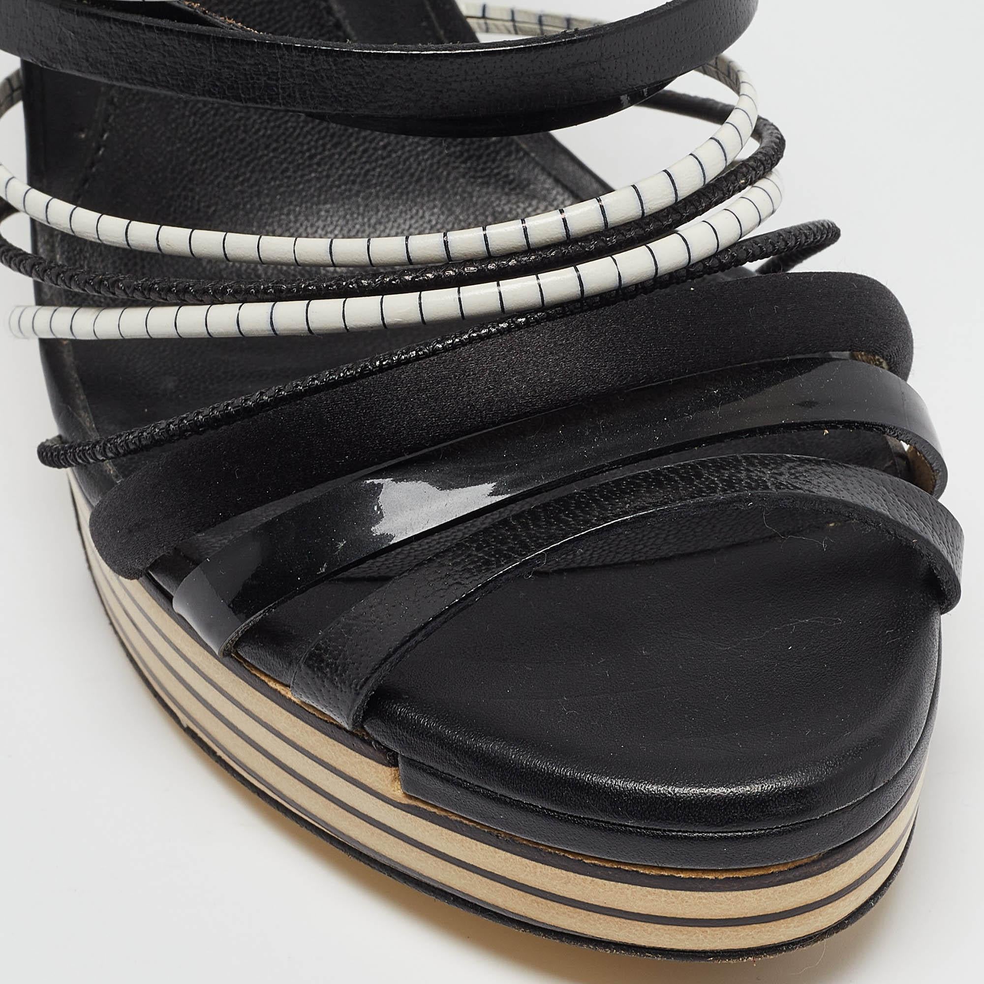 Fendi, pelle nera e raso, sandali con piattaforma a strappo taglia 41 in vendita 2