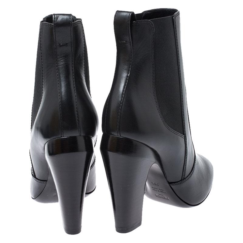 Fendi Black Leather Ankle Boots Size 38.5 In Excellent Condition In Dubai, Al Qouz 2