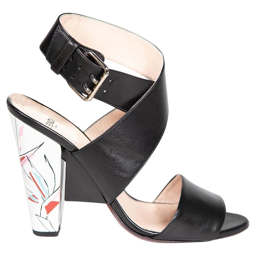 Fendi Schwarze Leder-Sandalen "Vogel des Paradieses" Größe IT 38 im Angebot