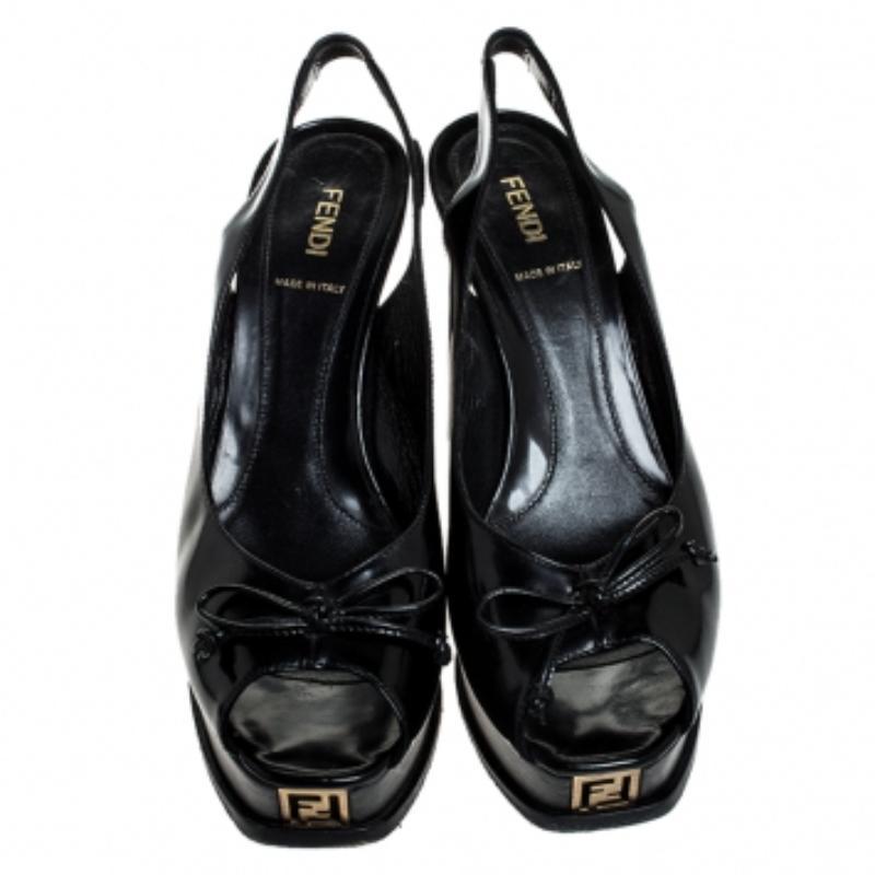 Noir Fendi - Sandales à plateforme en cuir noir avec nœud Peep Toe Taille 39 en vente