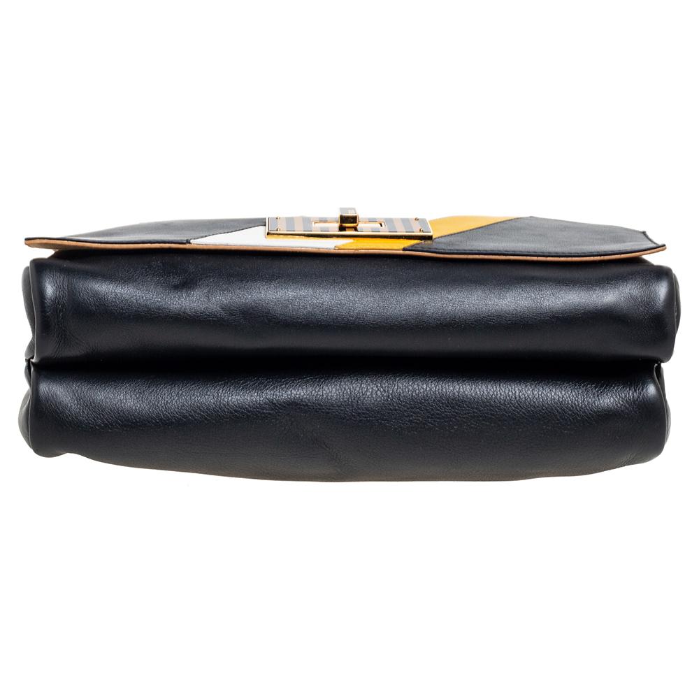 Fendi Black Leather Claudia Chain Shoulder Bag In Good Condition In Dubai, Al Qouz 2