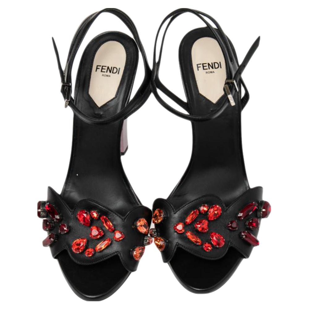 Fendi Schwarze Leder-Sandalen mit Kristallverzierung und Knöchelriemen Größe 37 Damen